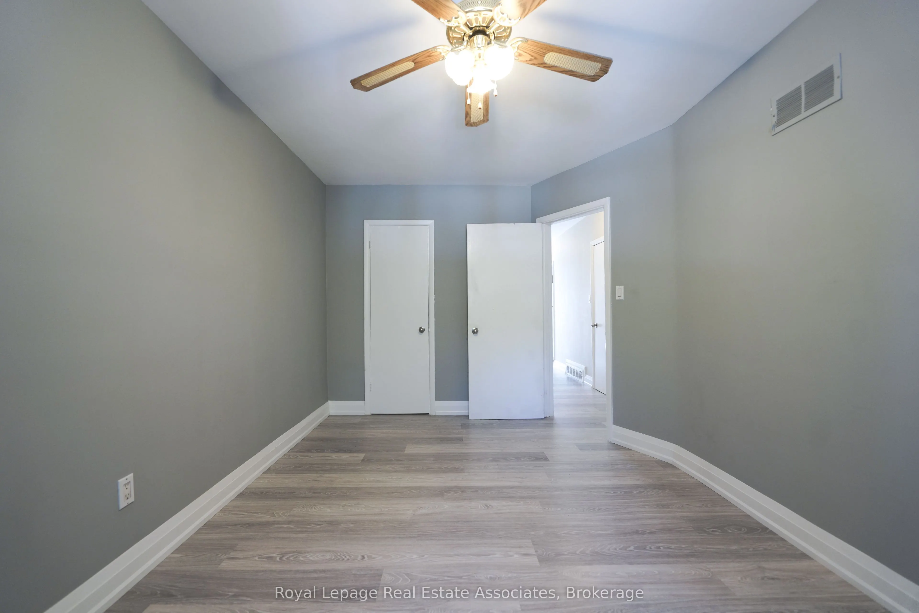 11 Mississauga Road N, #Upper