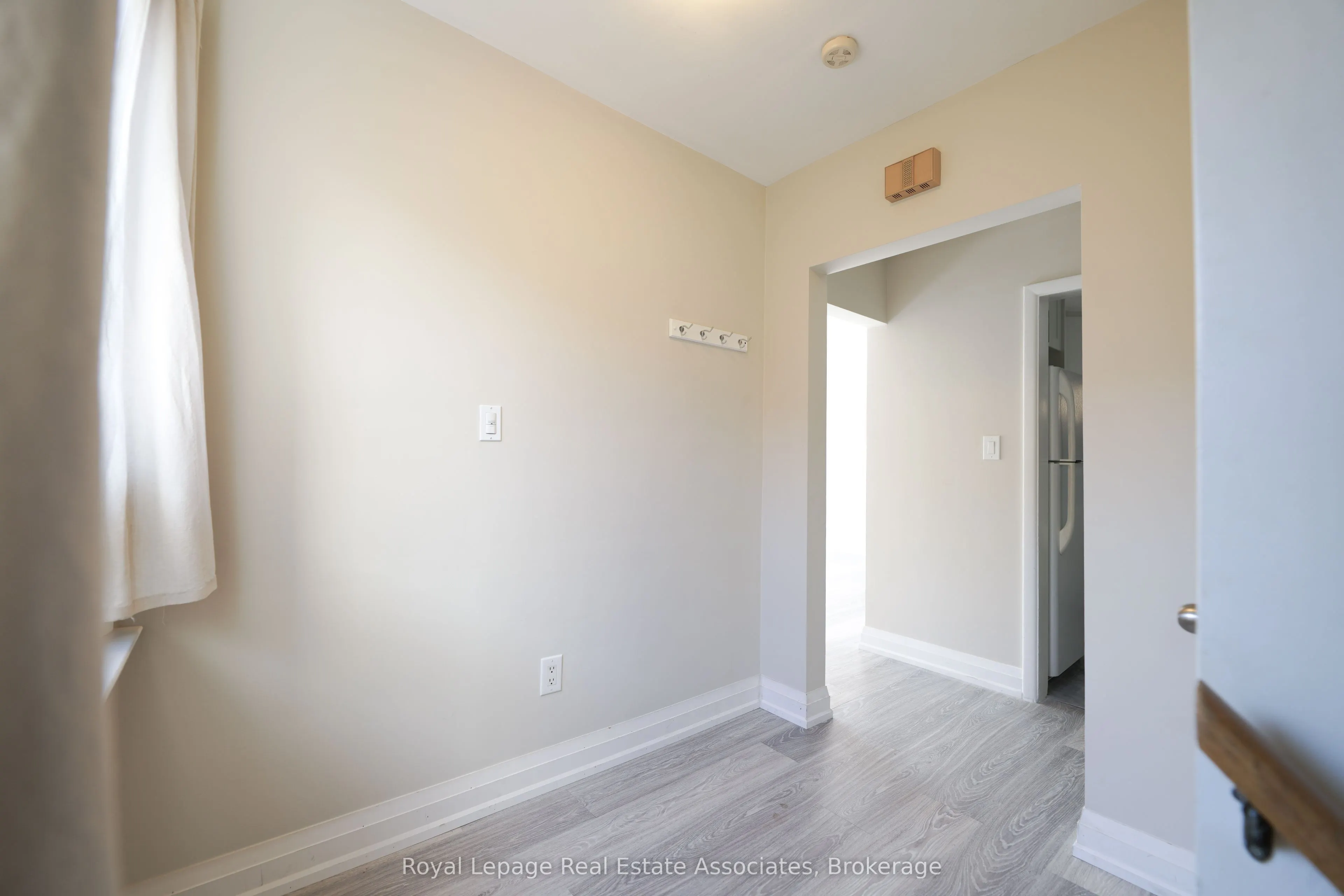 11 Mississauga Road N, #Upper
