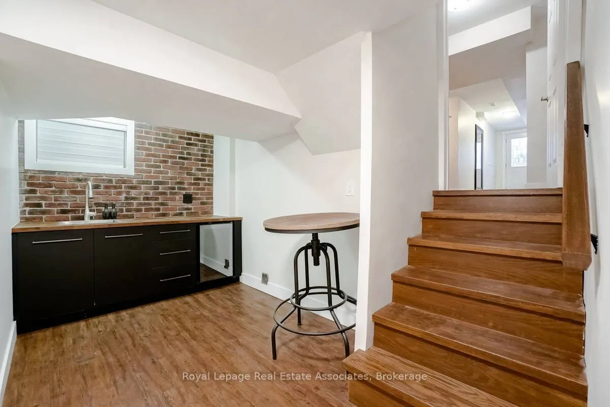 23 Rosemeade Avenue