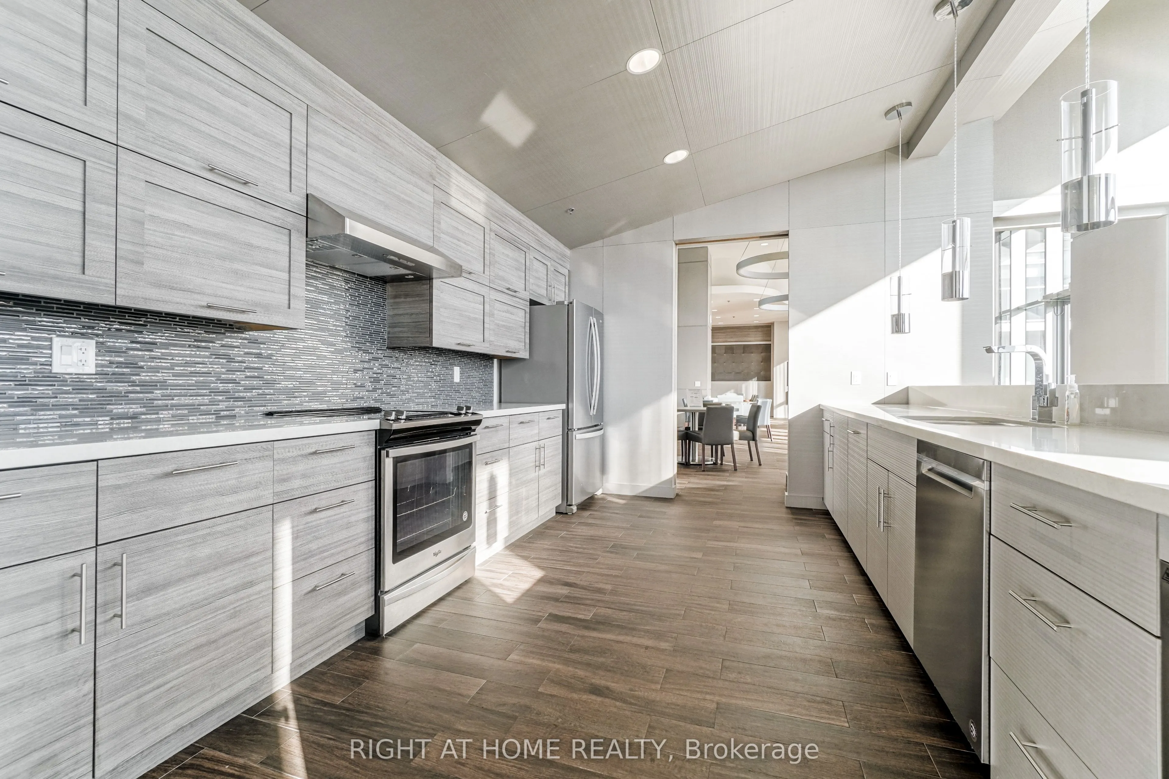 2081 Fairview Street, #713