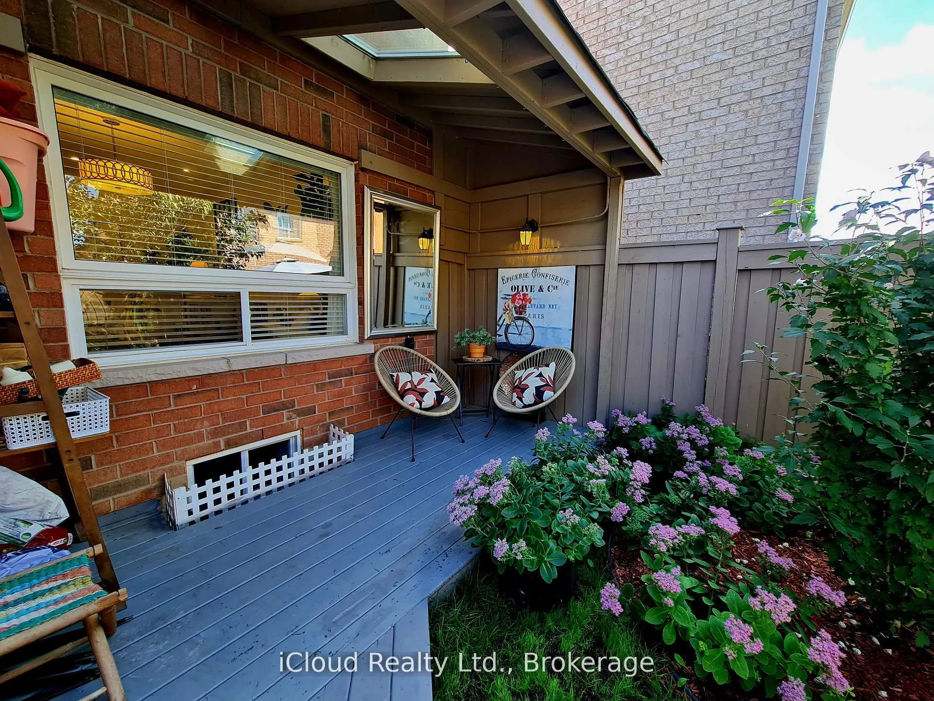 22 Fallgate Drive