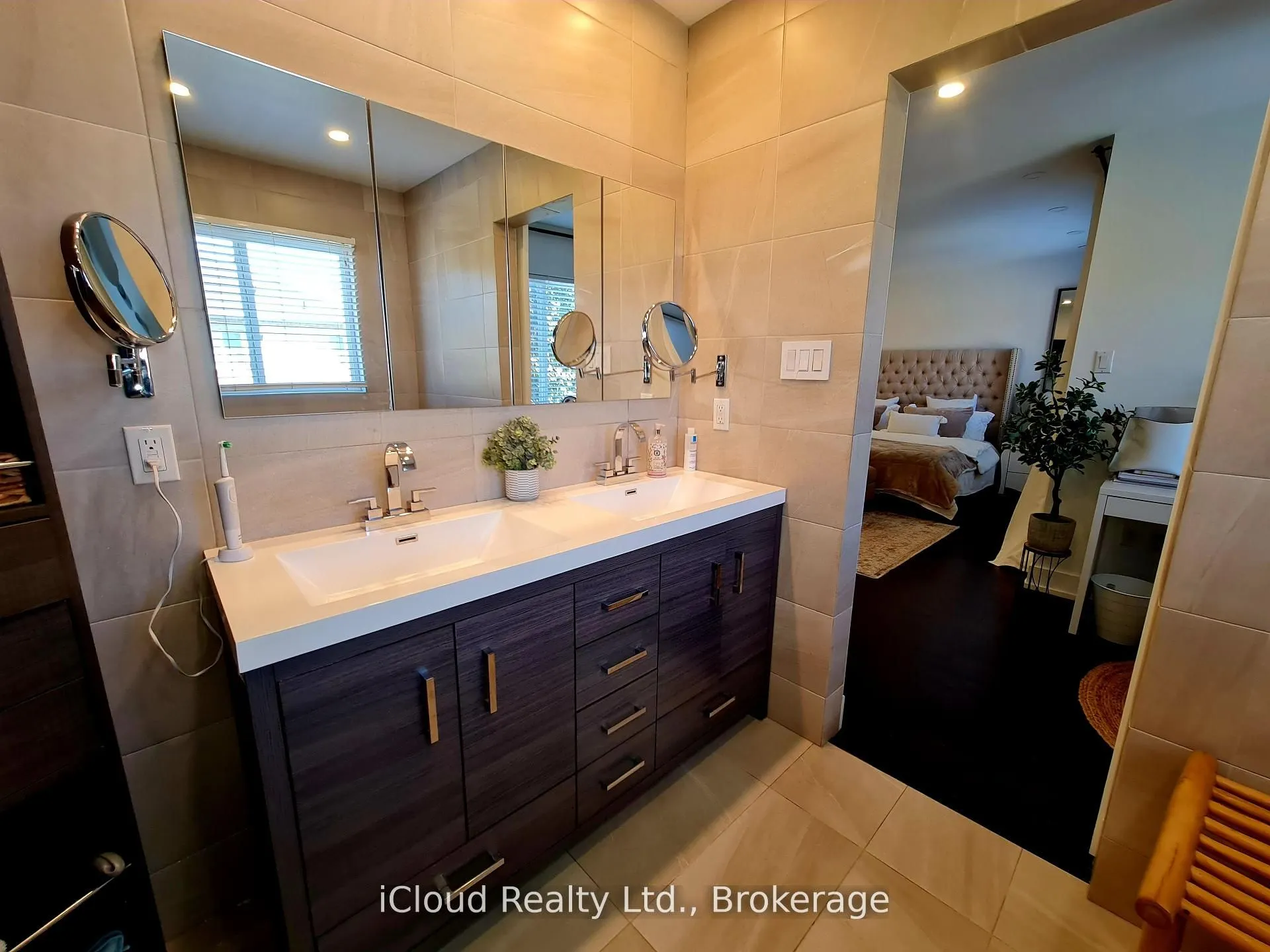 22 Fallgate Drive