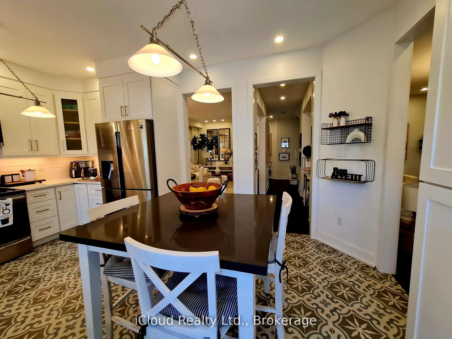 22 Fallgate Drive