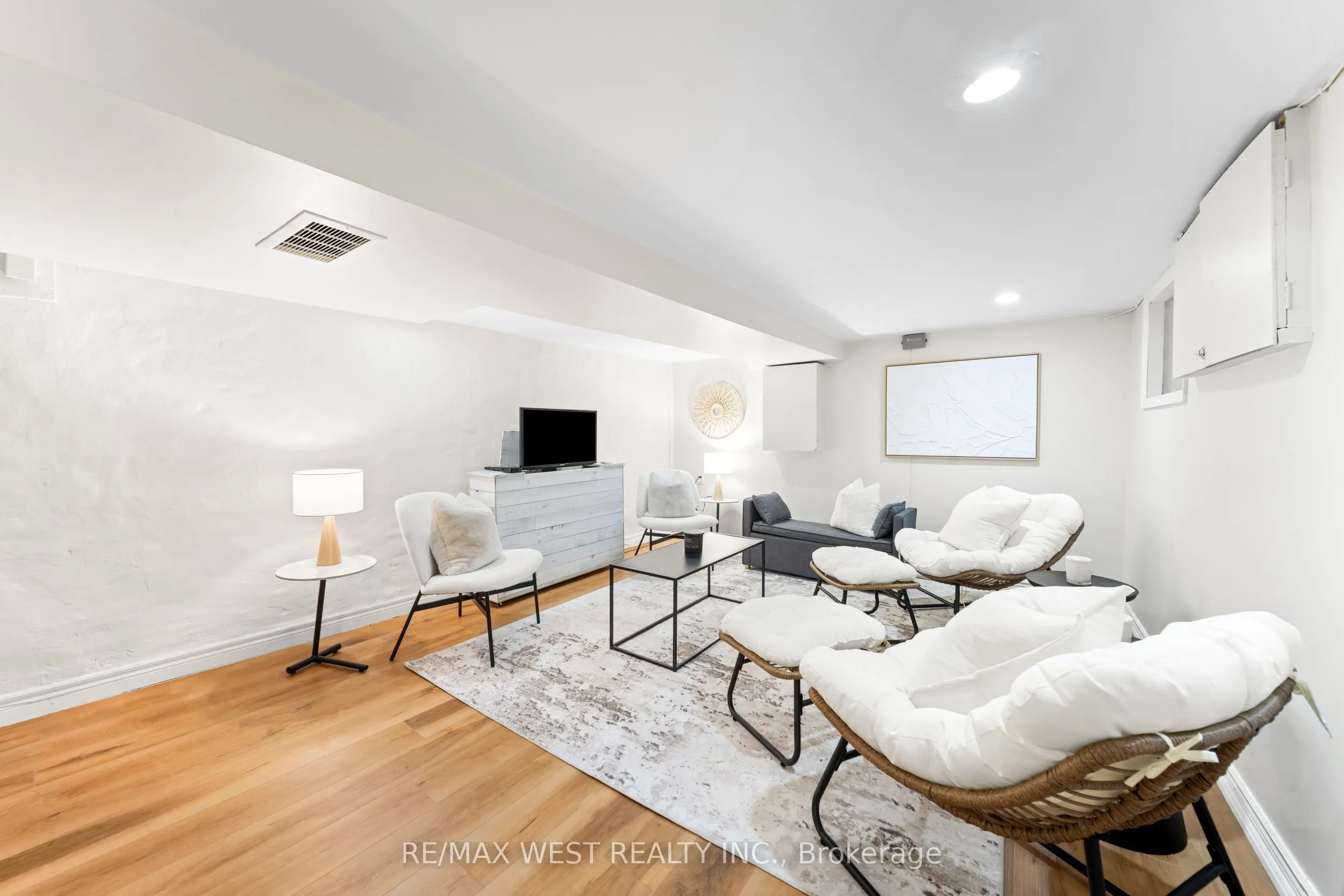 365 Indian Grove