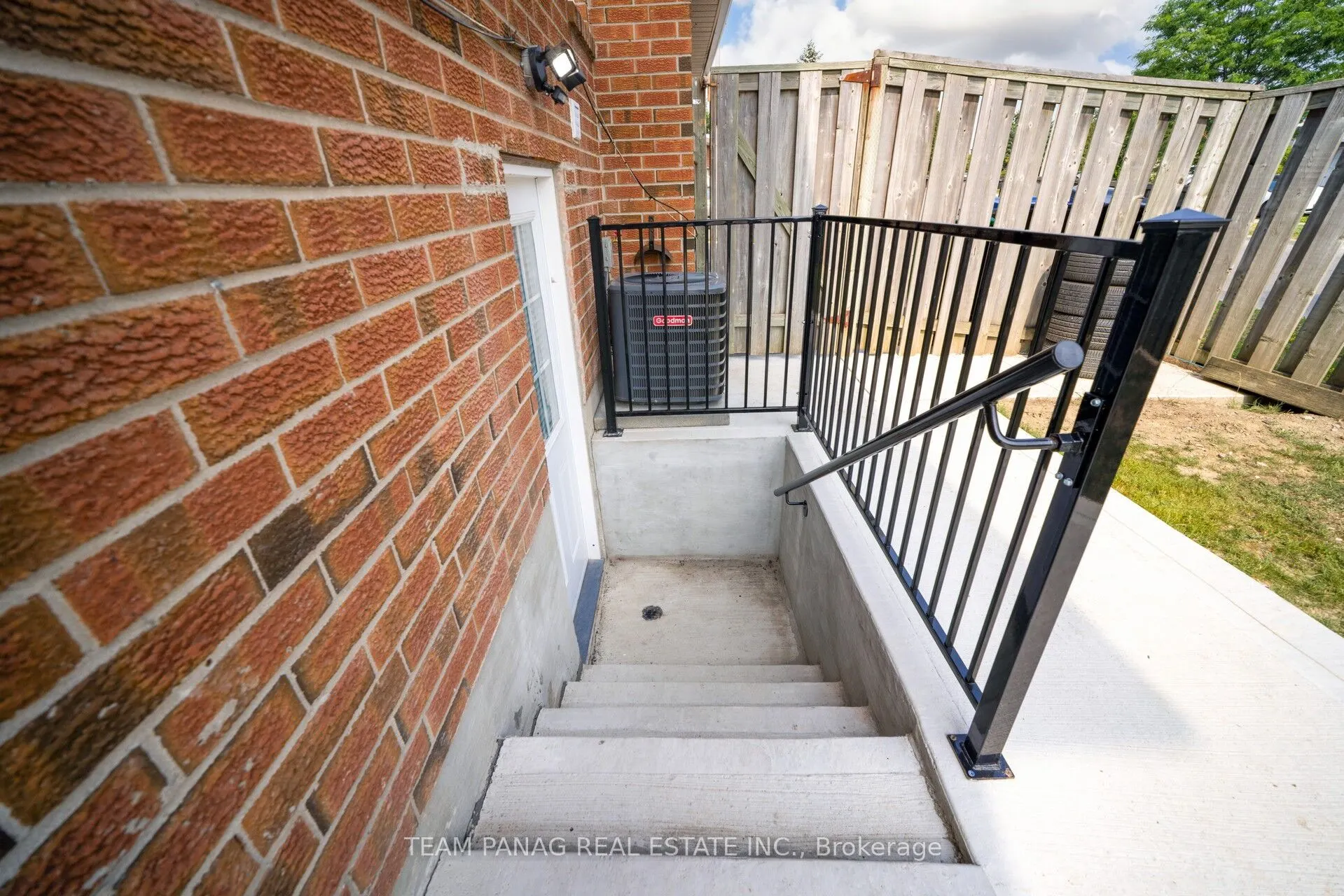 2 Trewartha Crescent
