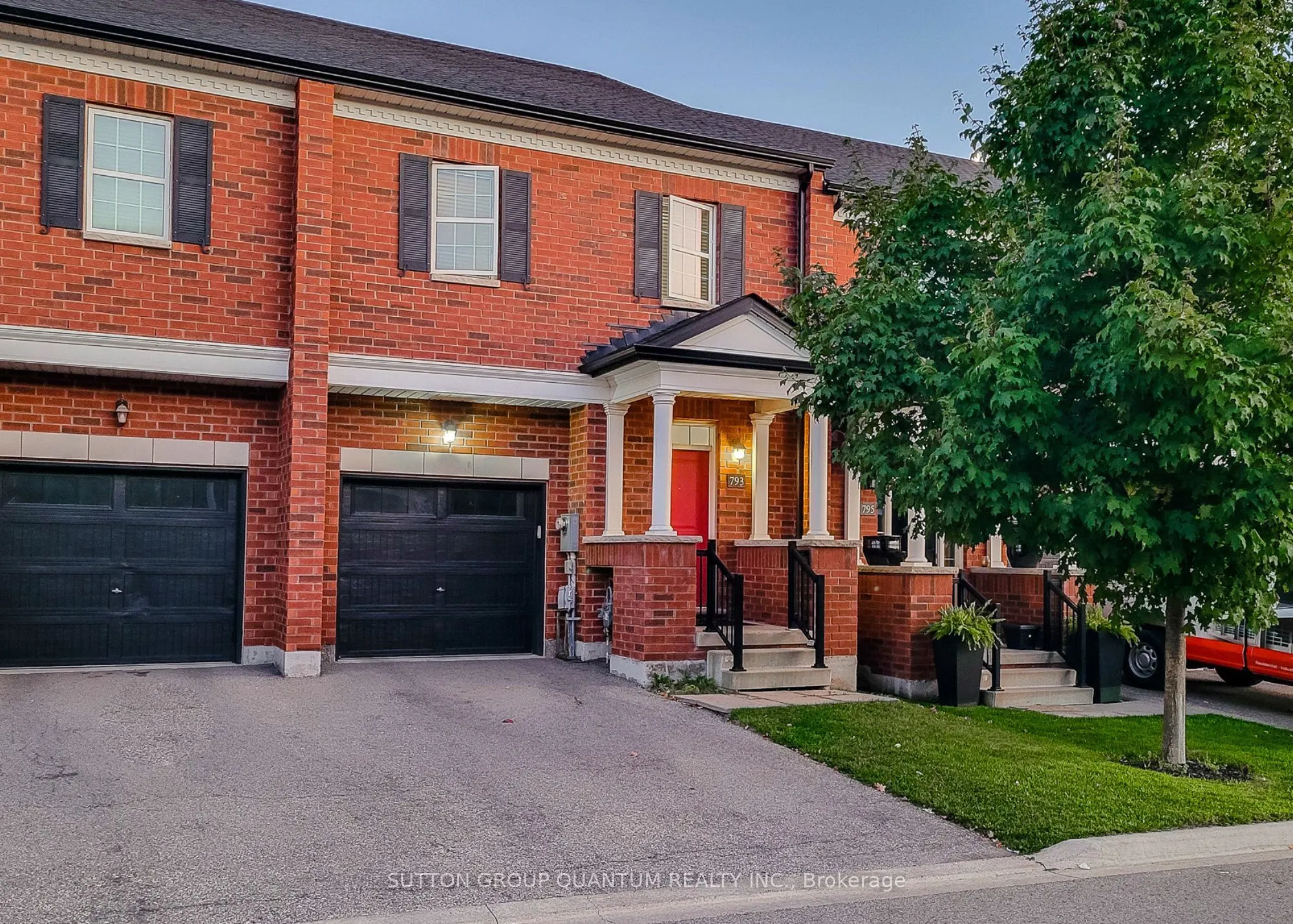 793 Banks Crescent