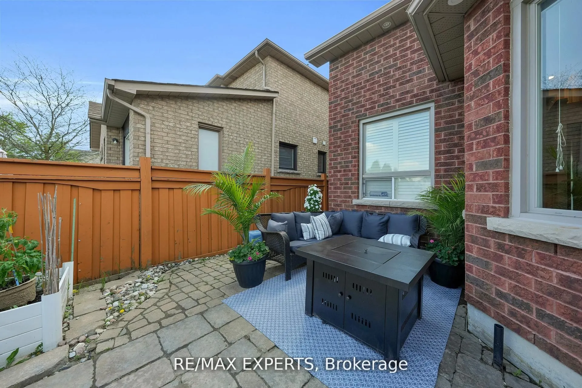 36 Country Stroll Crescent