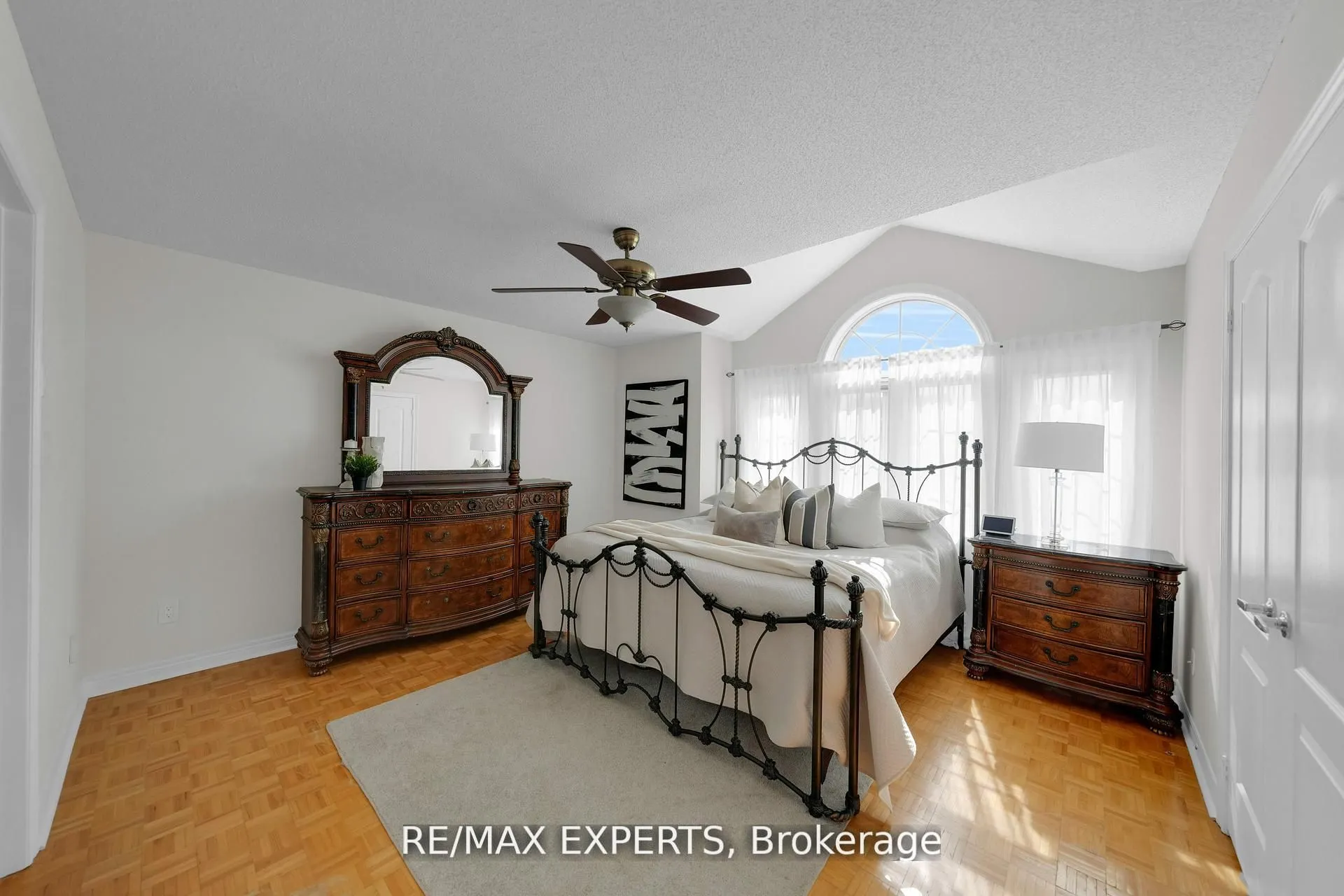 36 Country Stroll Crescent