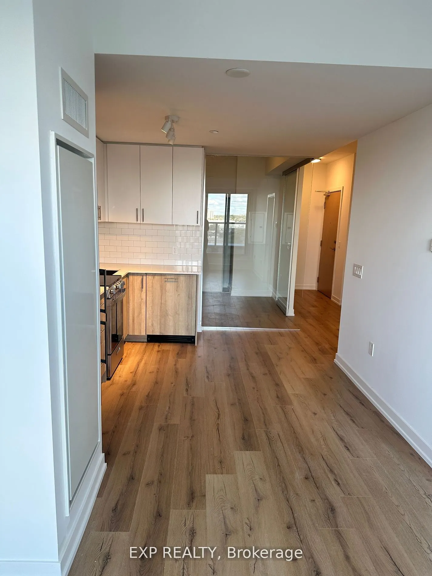 1195 The Queens Way, #903