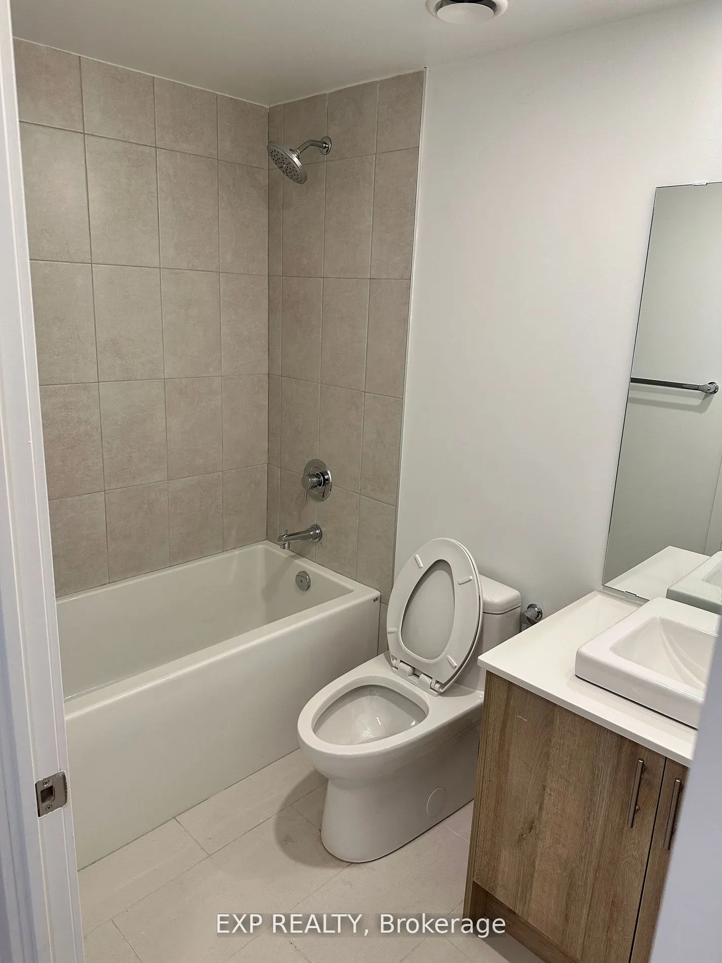 1195 The Queens Way, #903