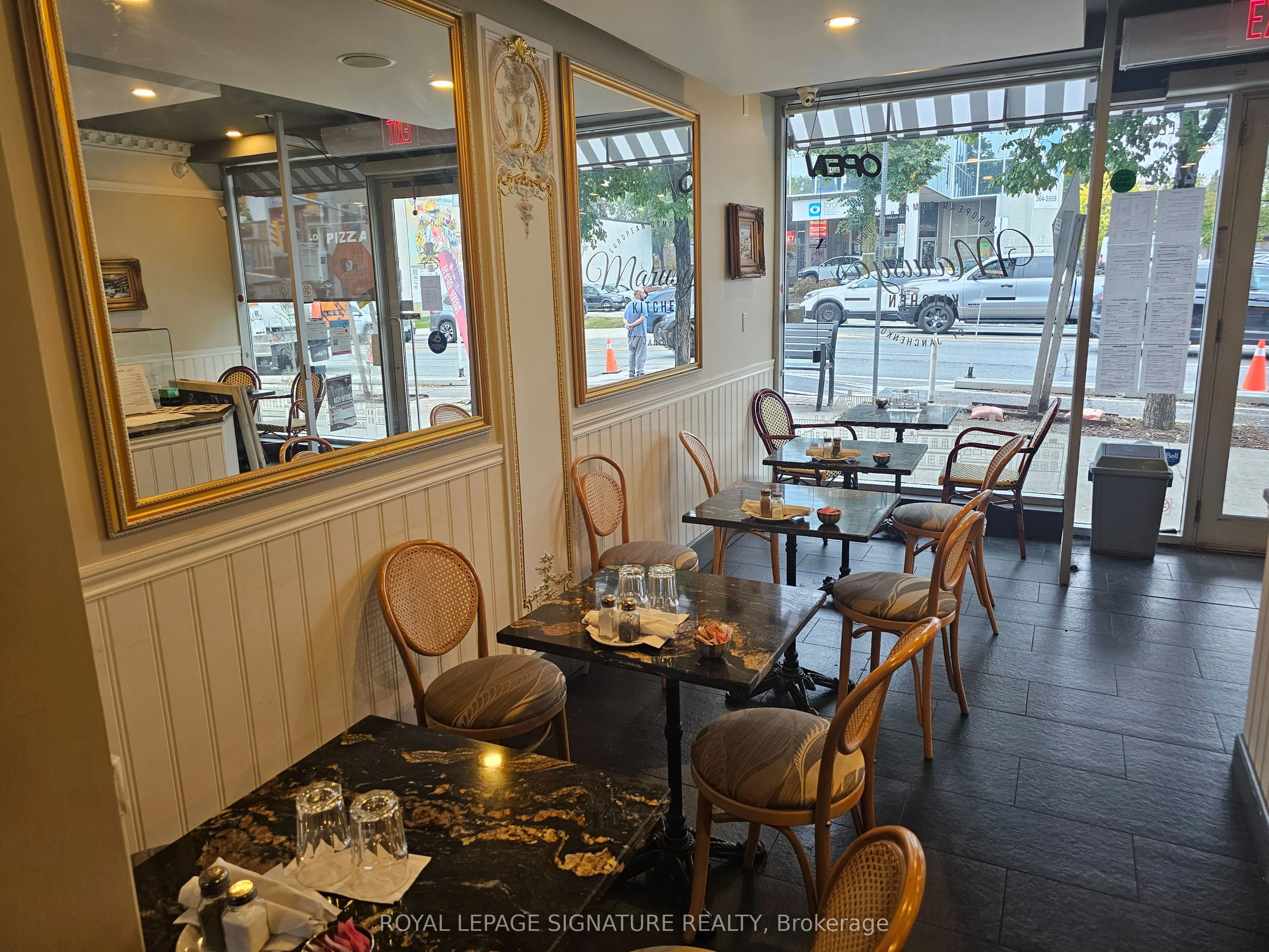 2432 Bloor Street W