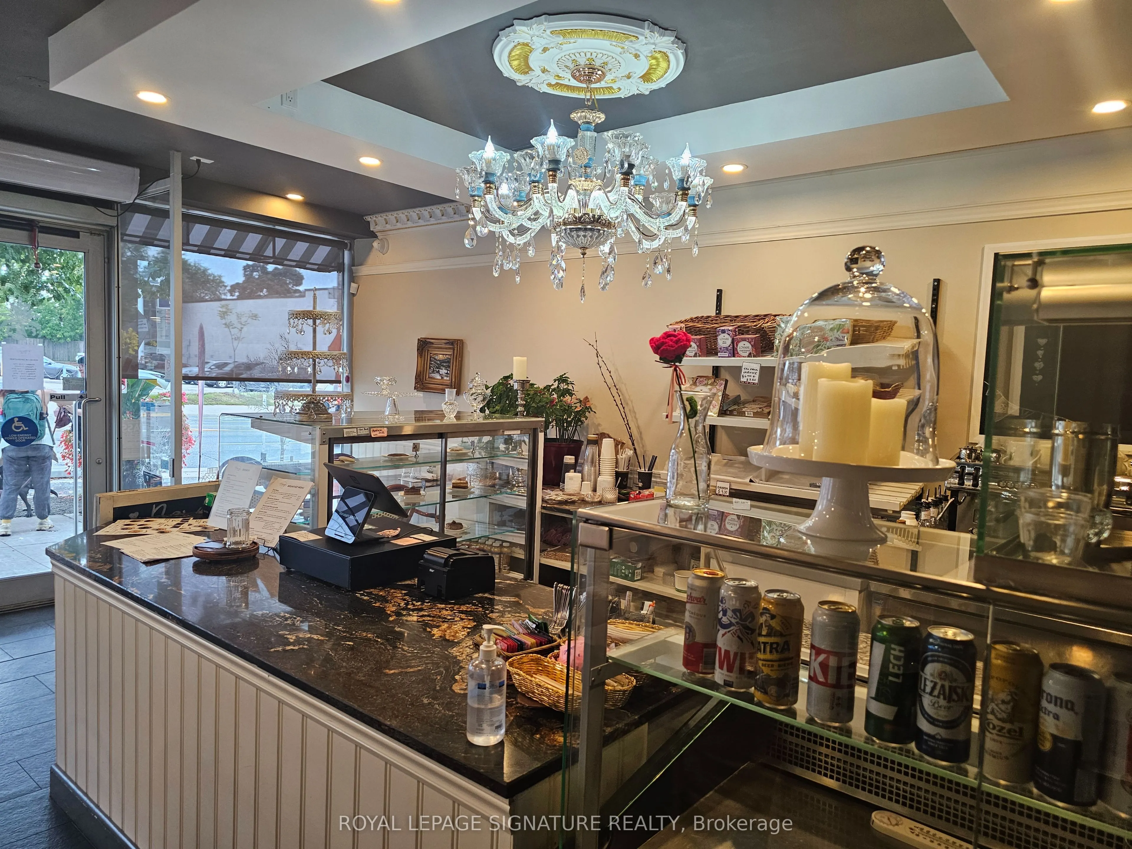 2432 Bloor Street W