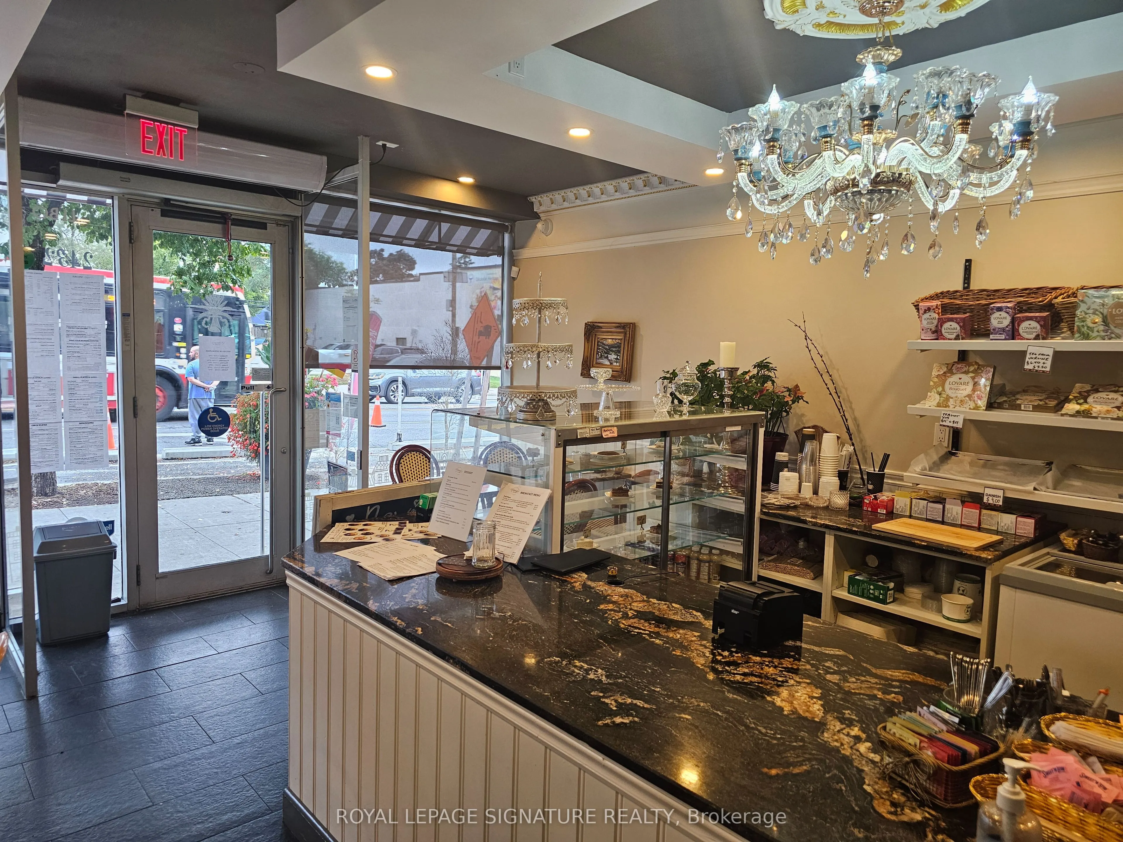 2432 Bloor Street W