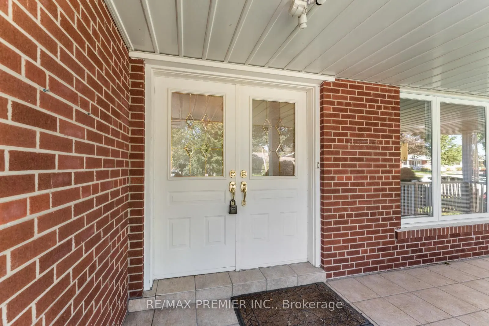 219 La Rose Avenue