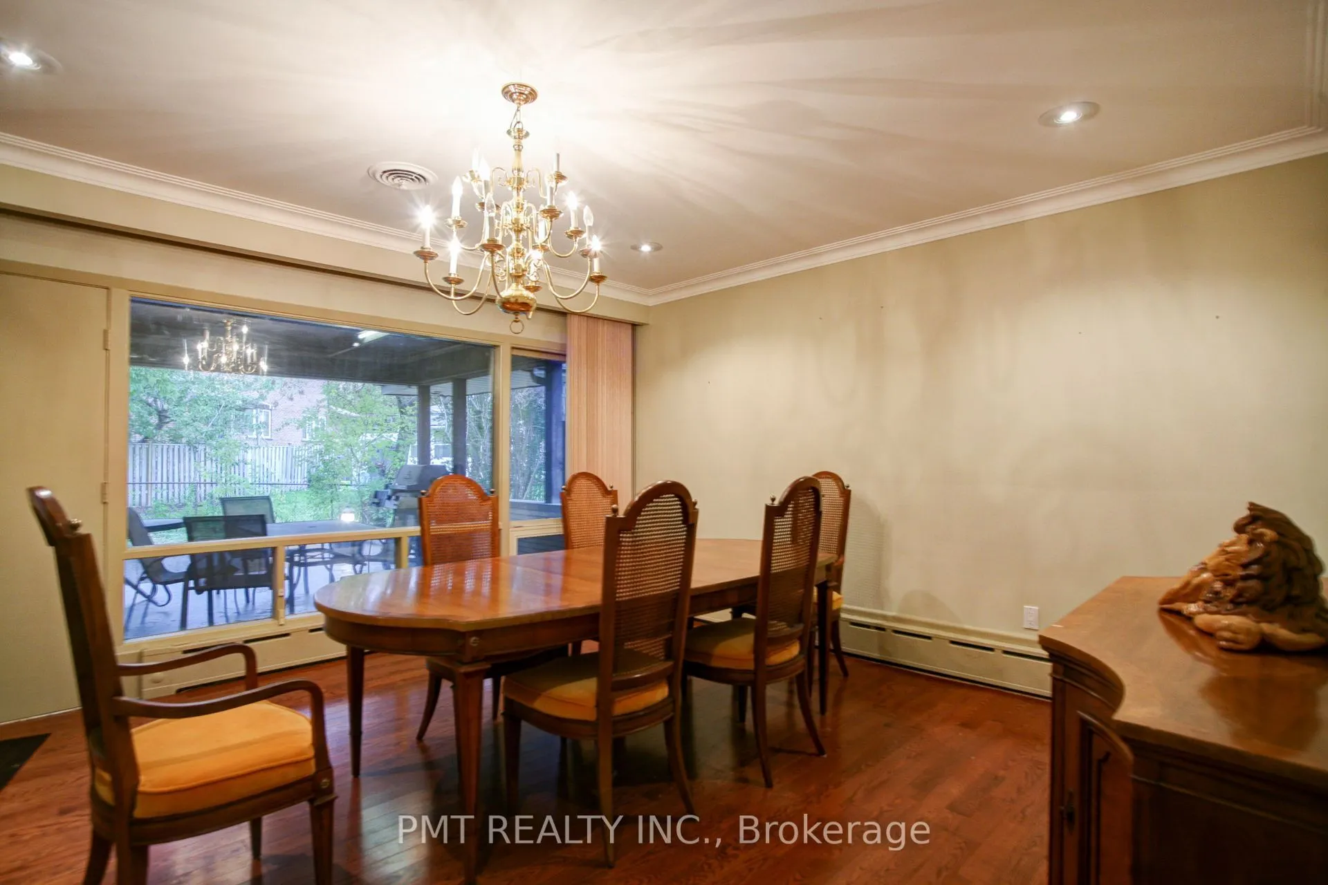 16 Carousel Court