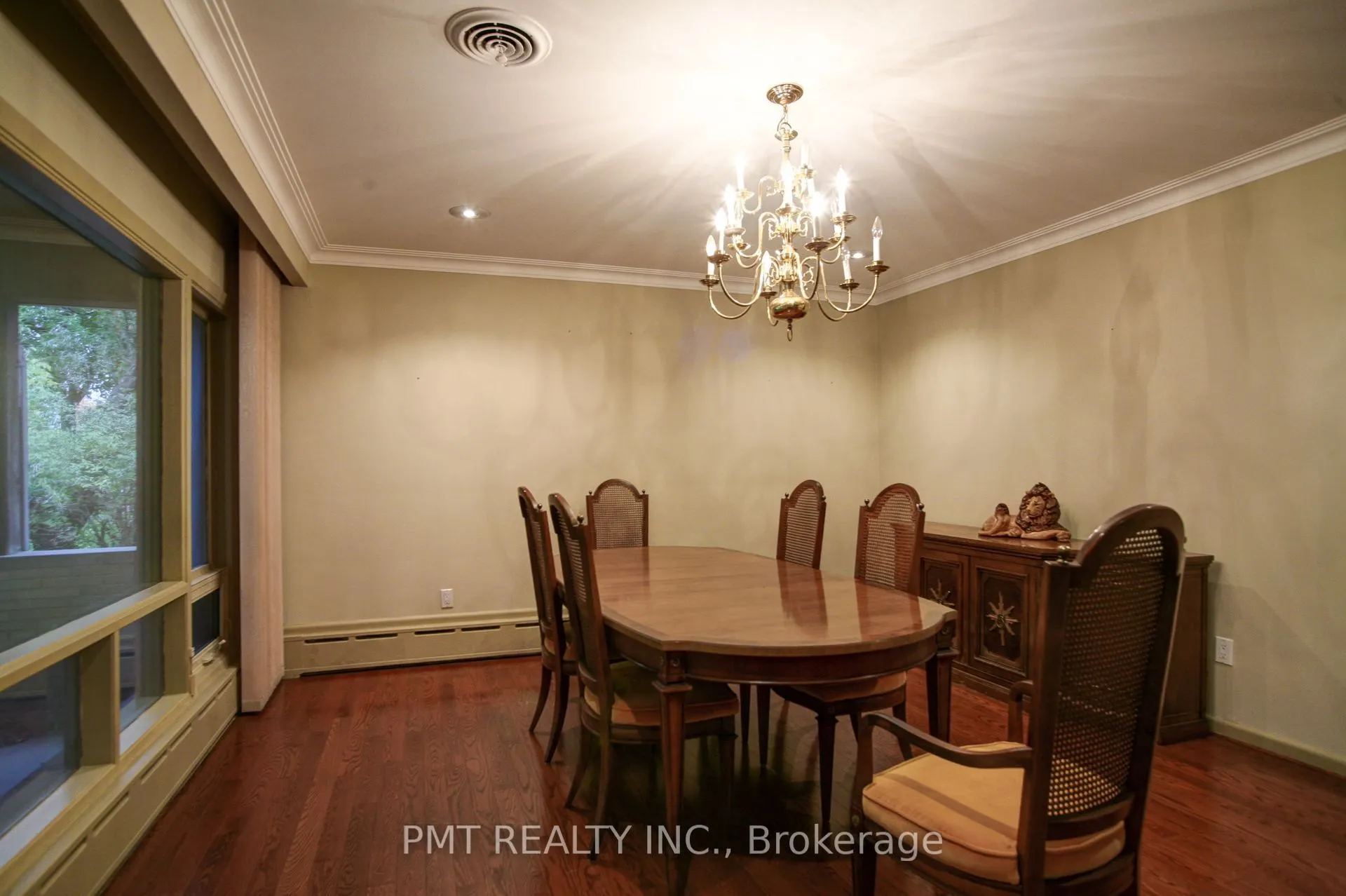 16 Carousel Court