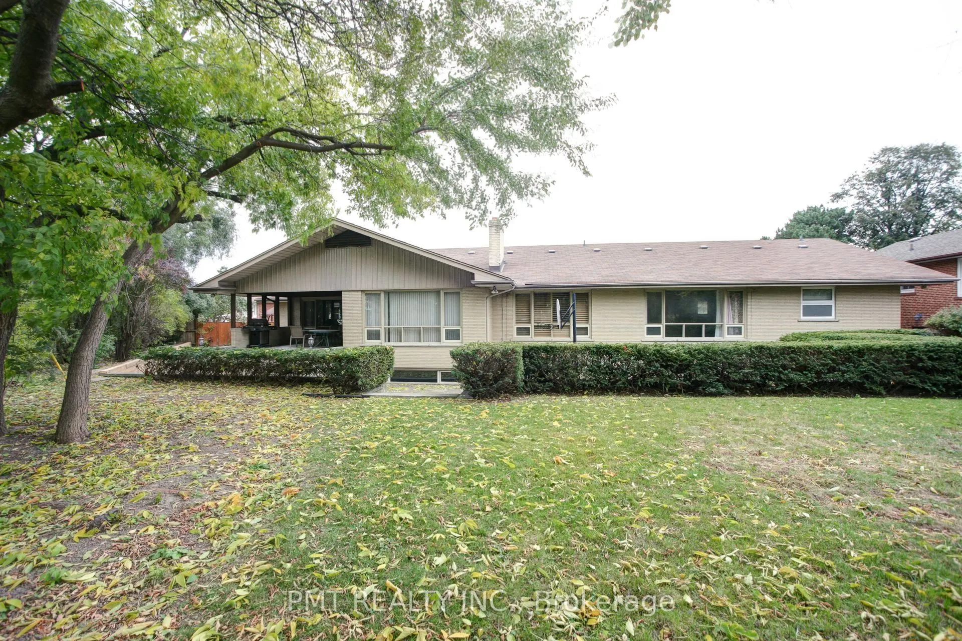 16 Carousel Court