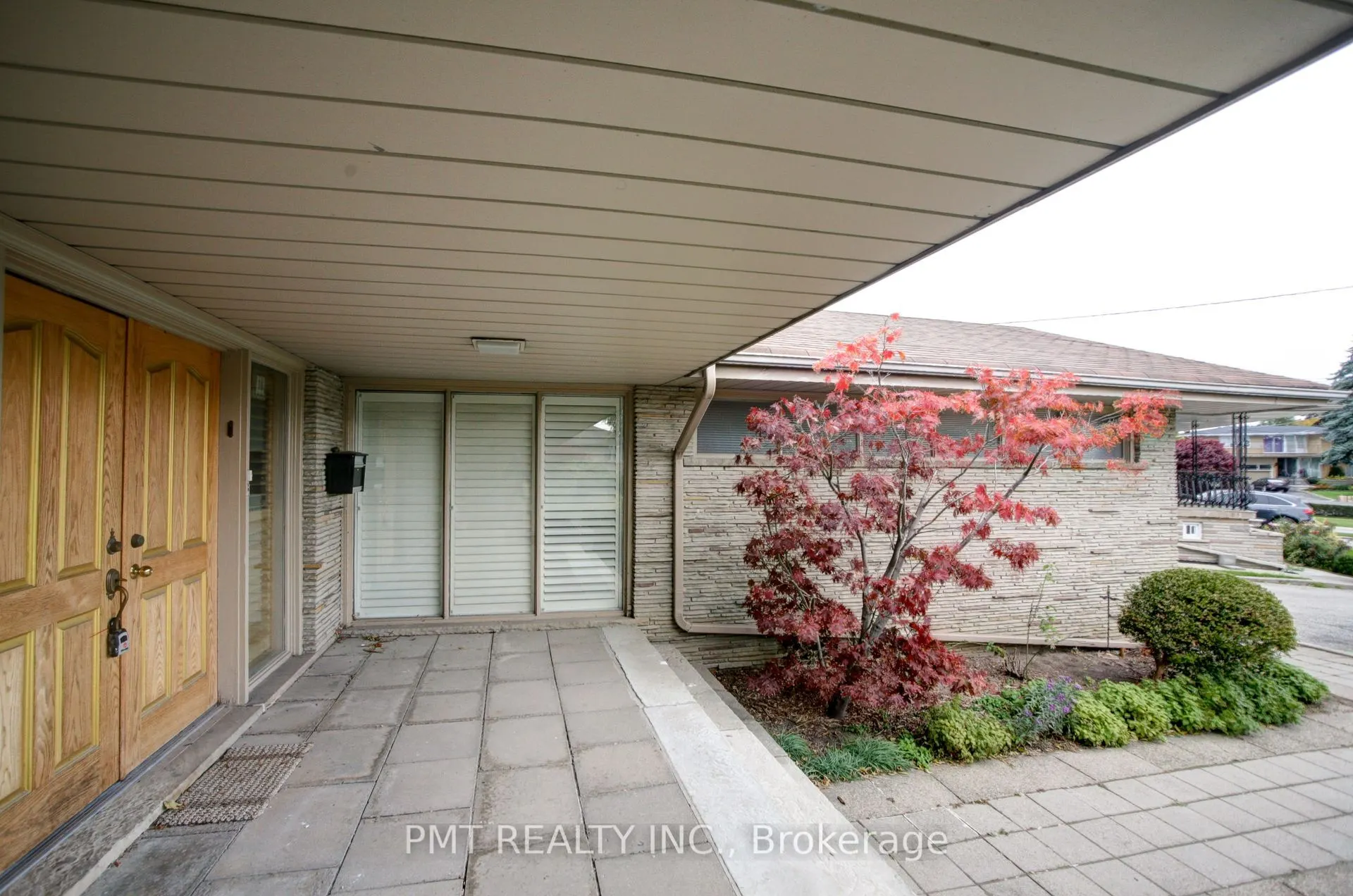 16 Carousel Court