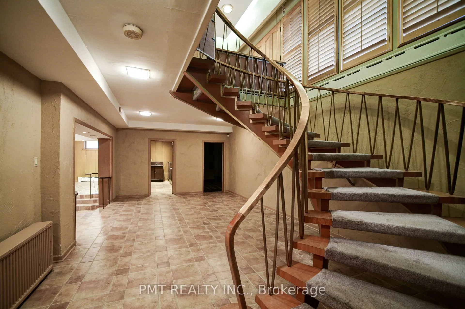16 Carousel Court