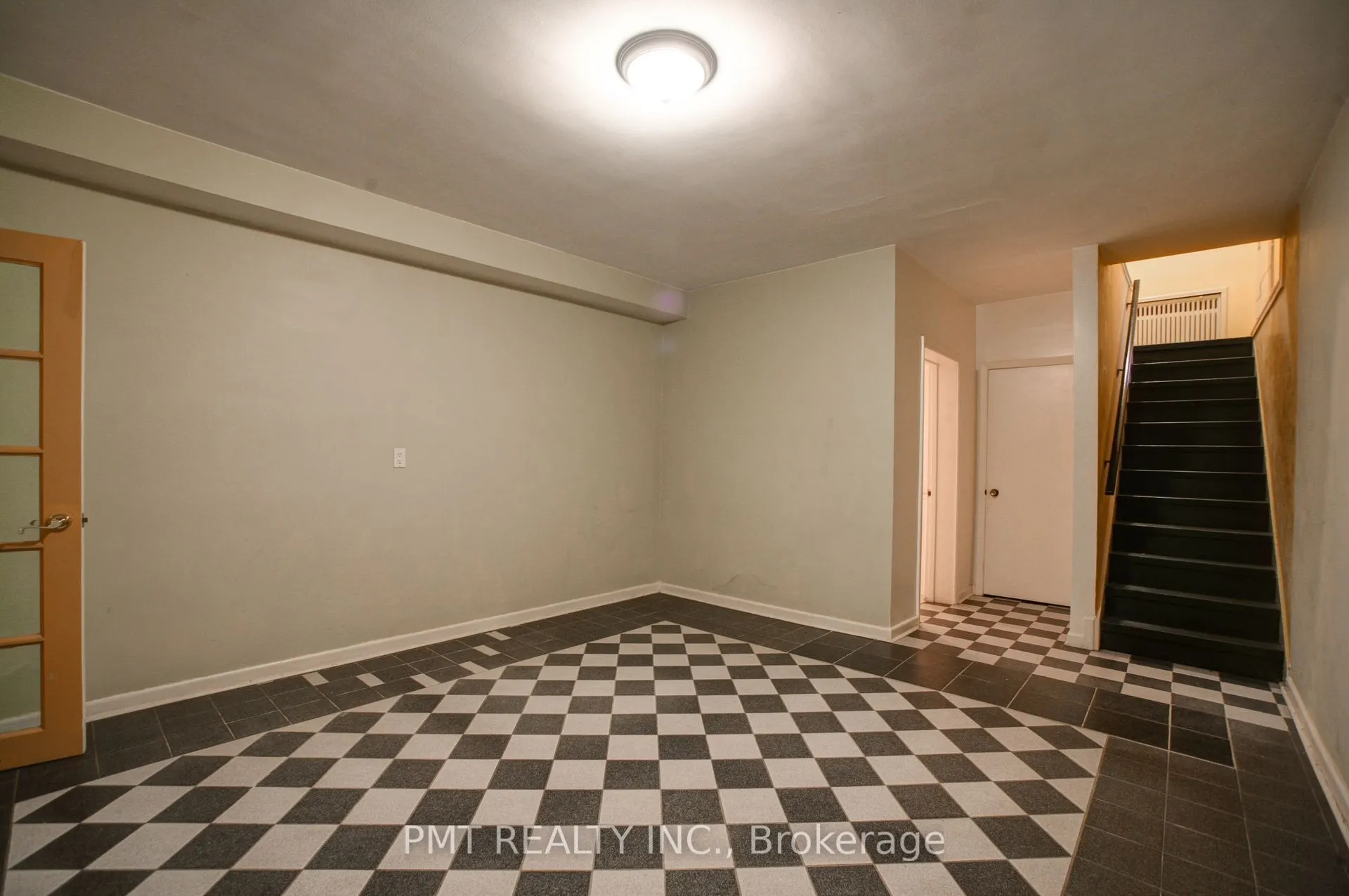 16 Carousel Court