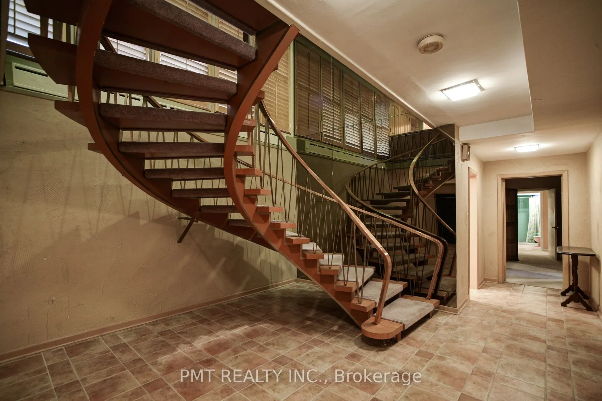 16 Carousel Court