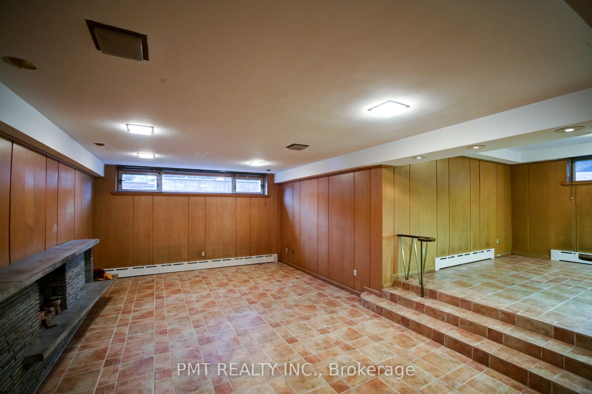 16 Carousel Court