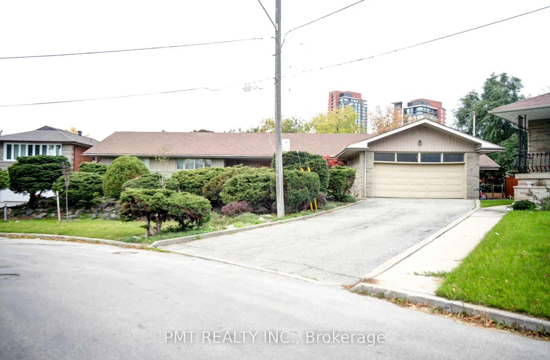 16 Carousel Court