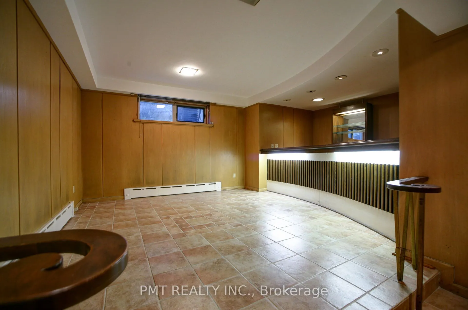 16 Carousel Court