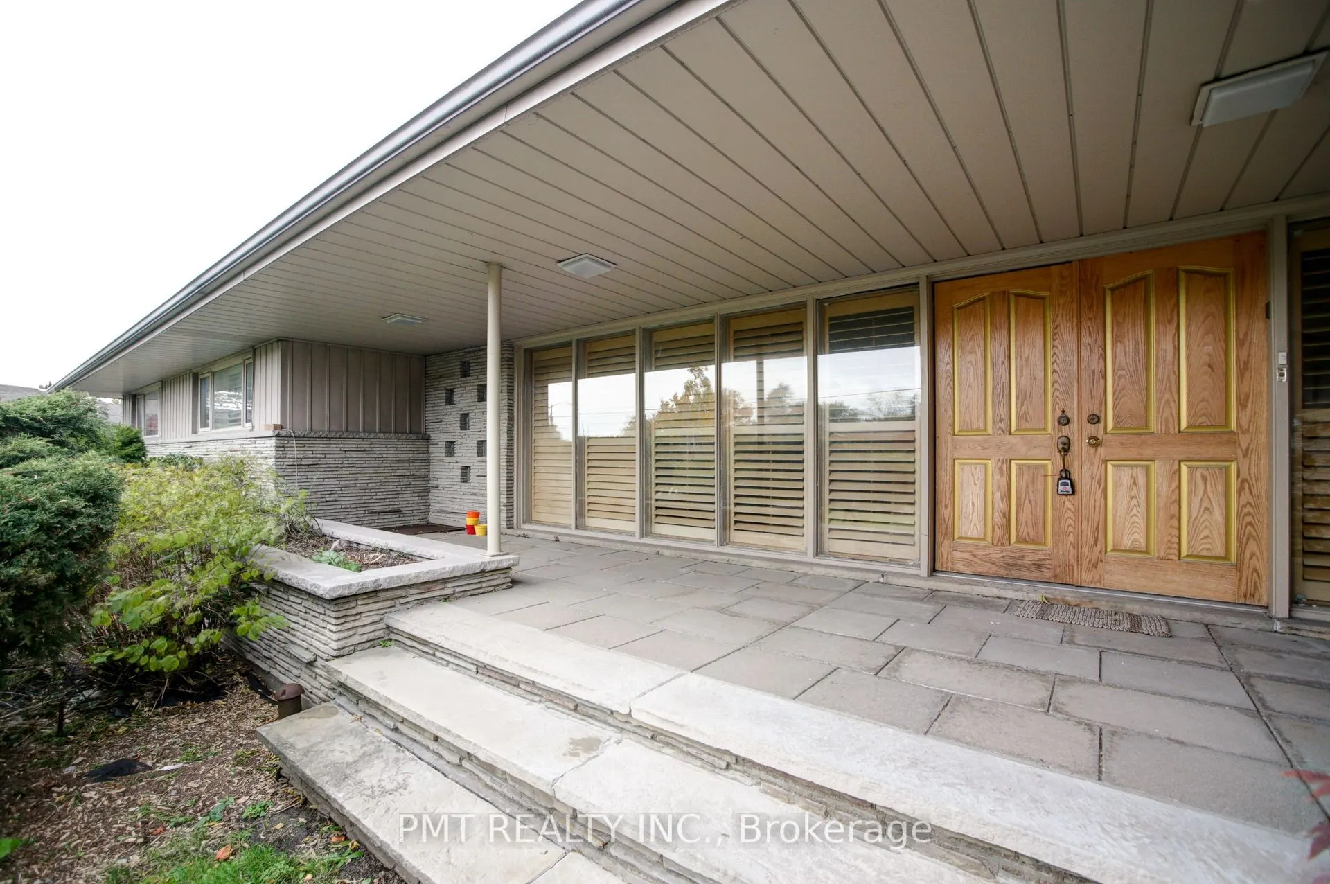 16 Carousel Court
