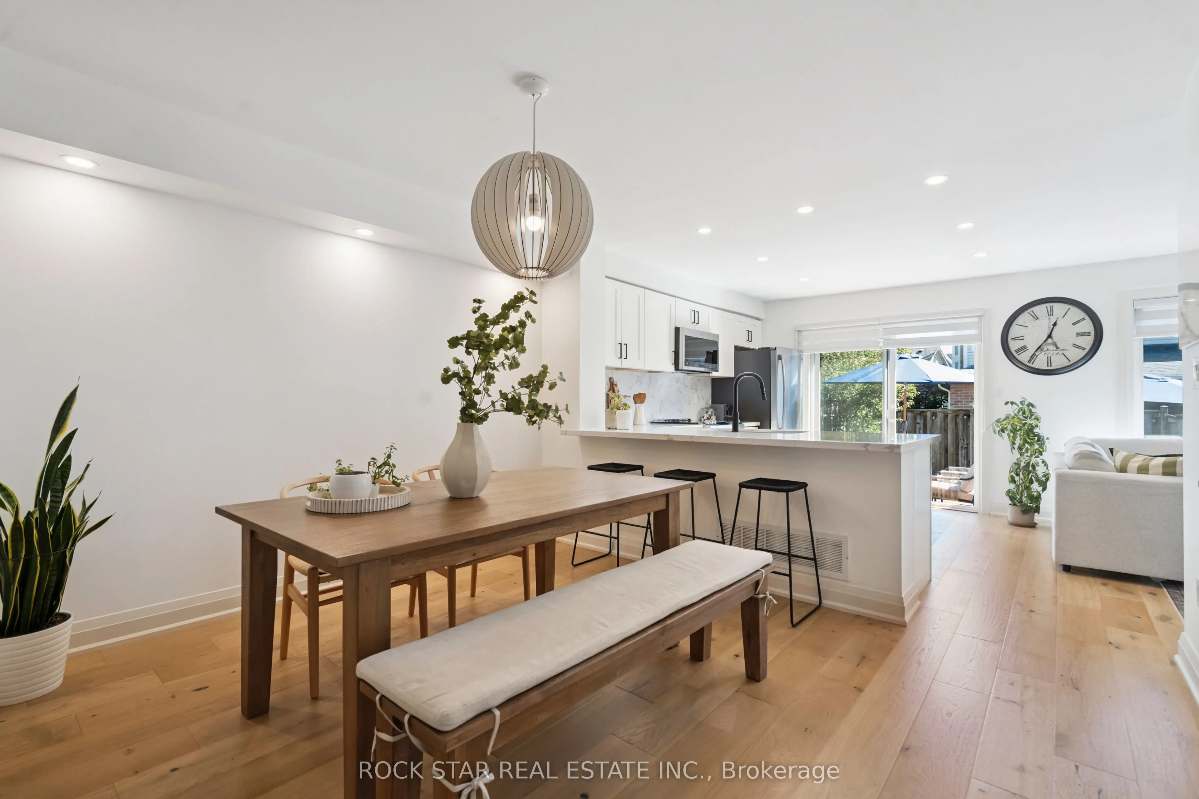 2438 Baintree Crescent