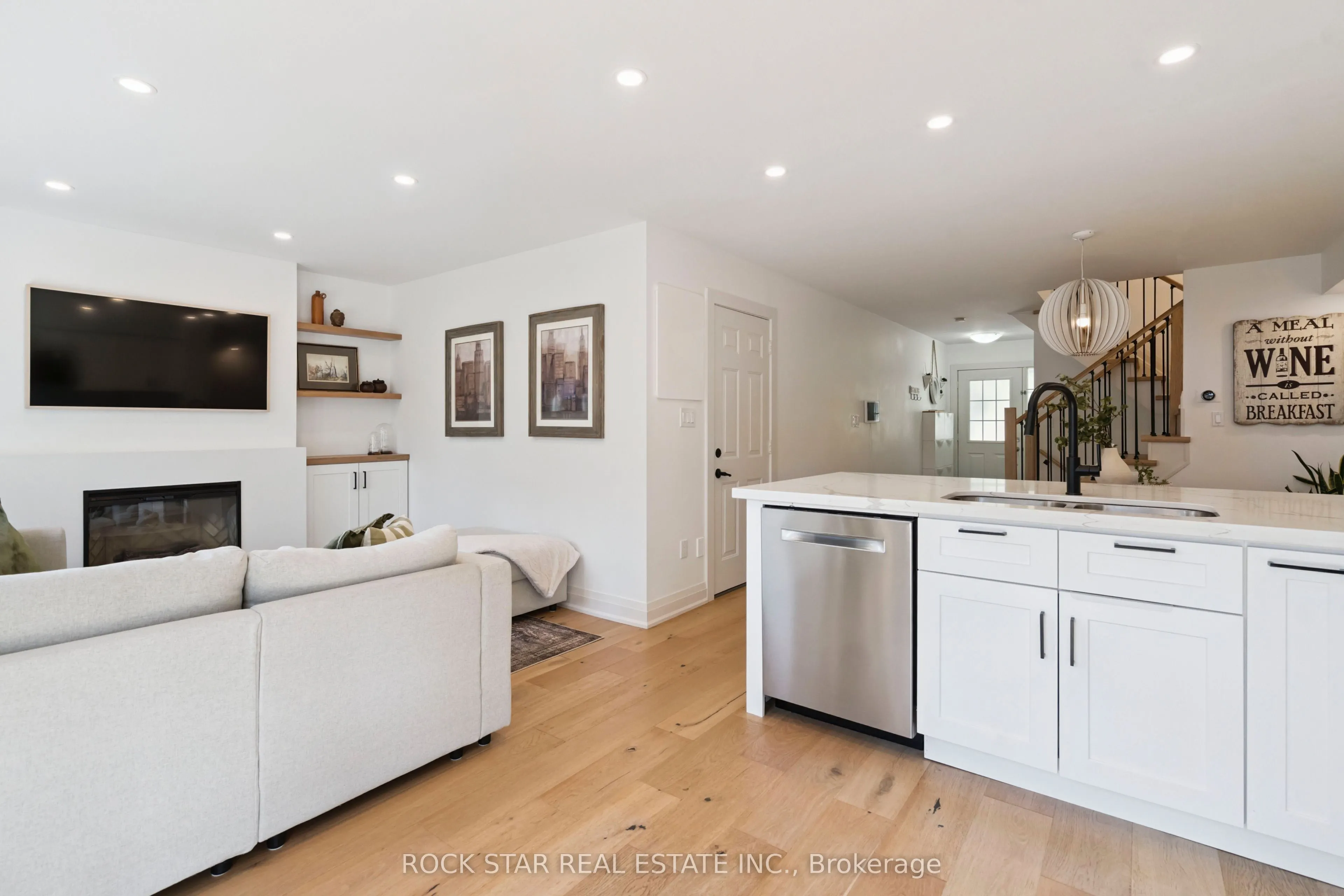 2438 Baintree Crescent