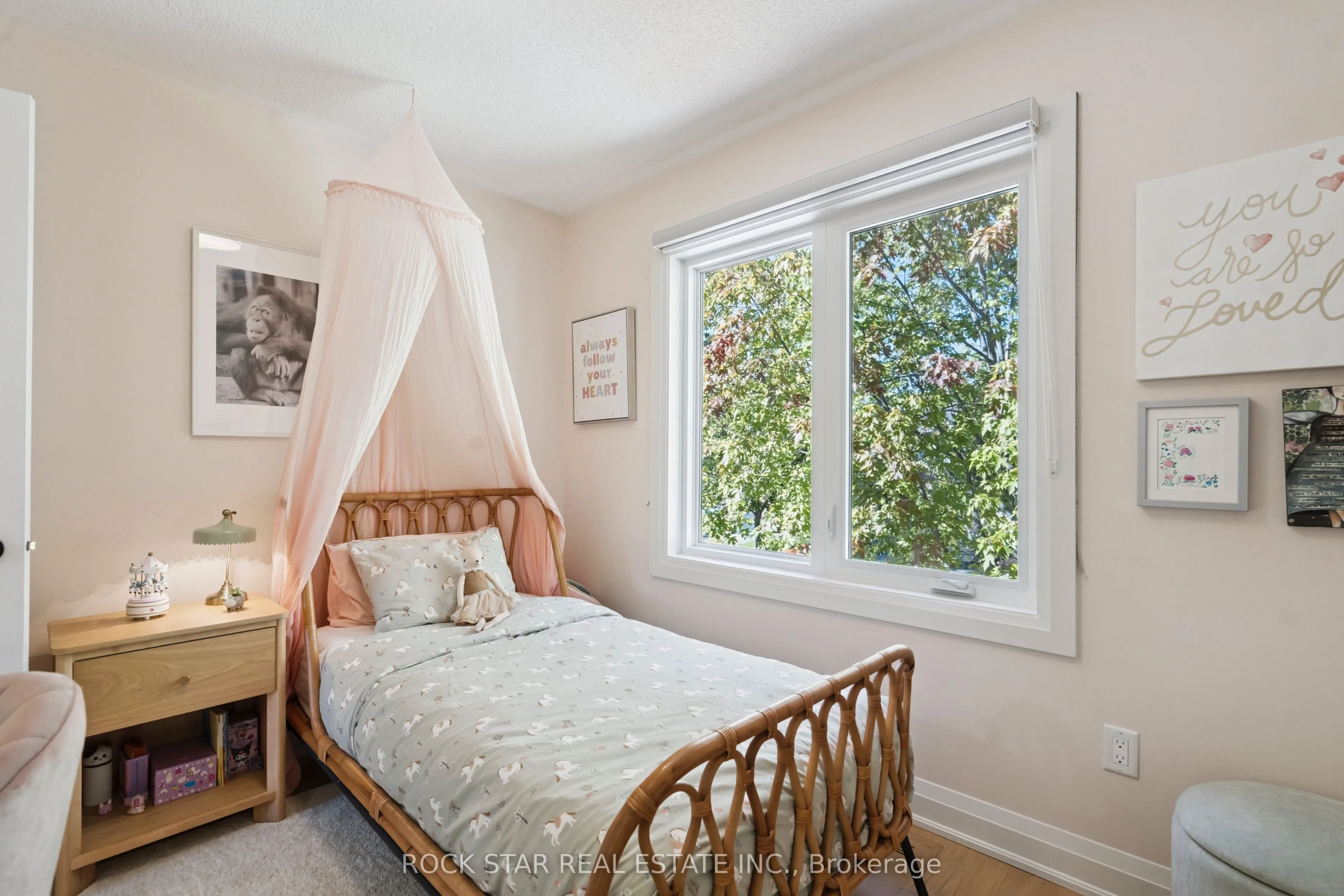 2438 Baintree Crescent