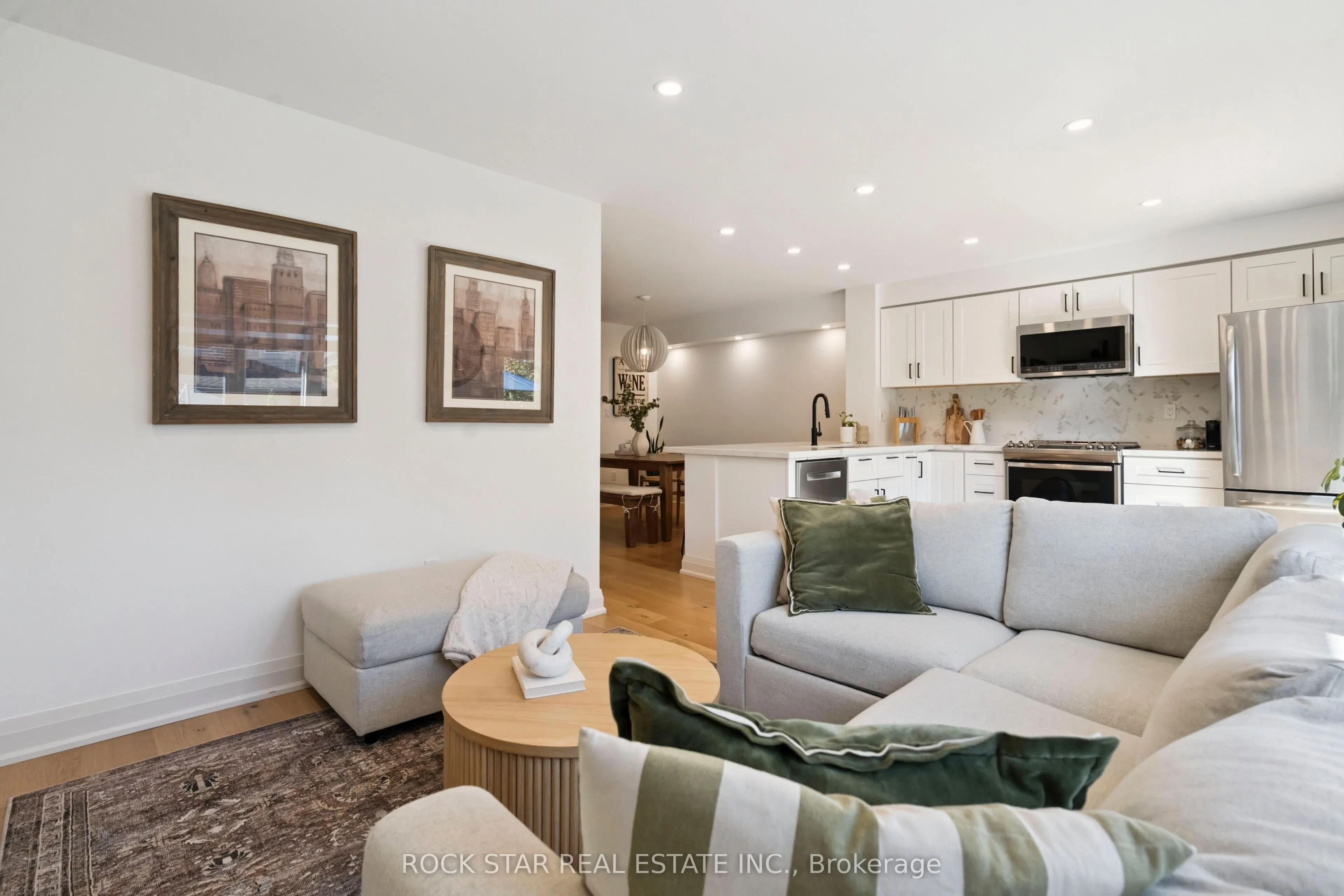 2438 Baintree Crescent