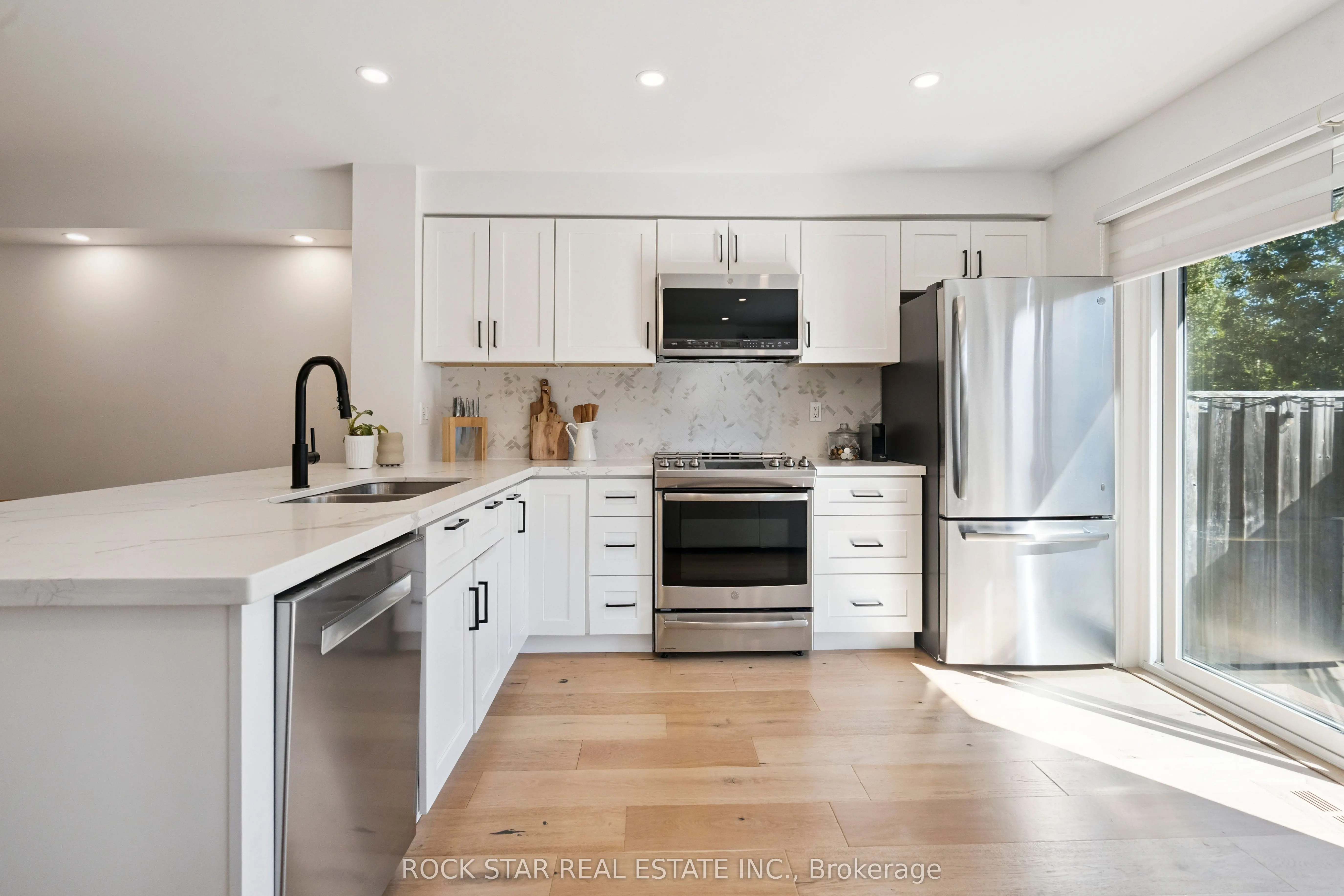 2438 Baintree Crescent