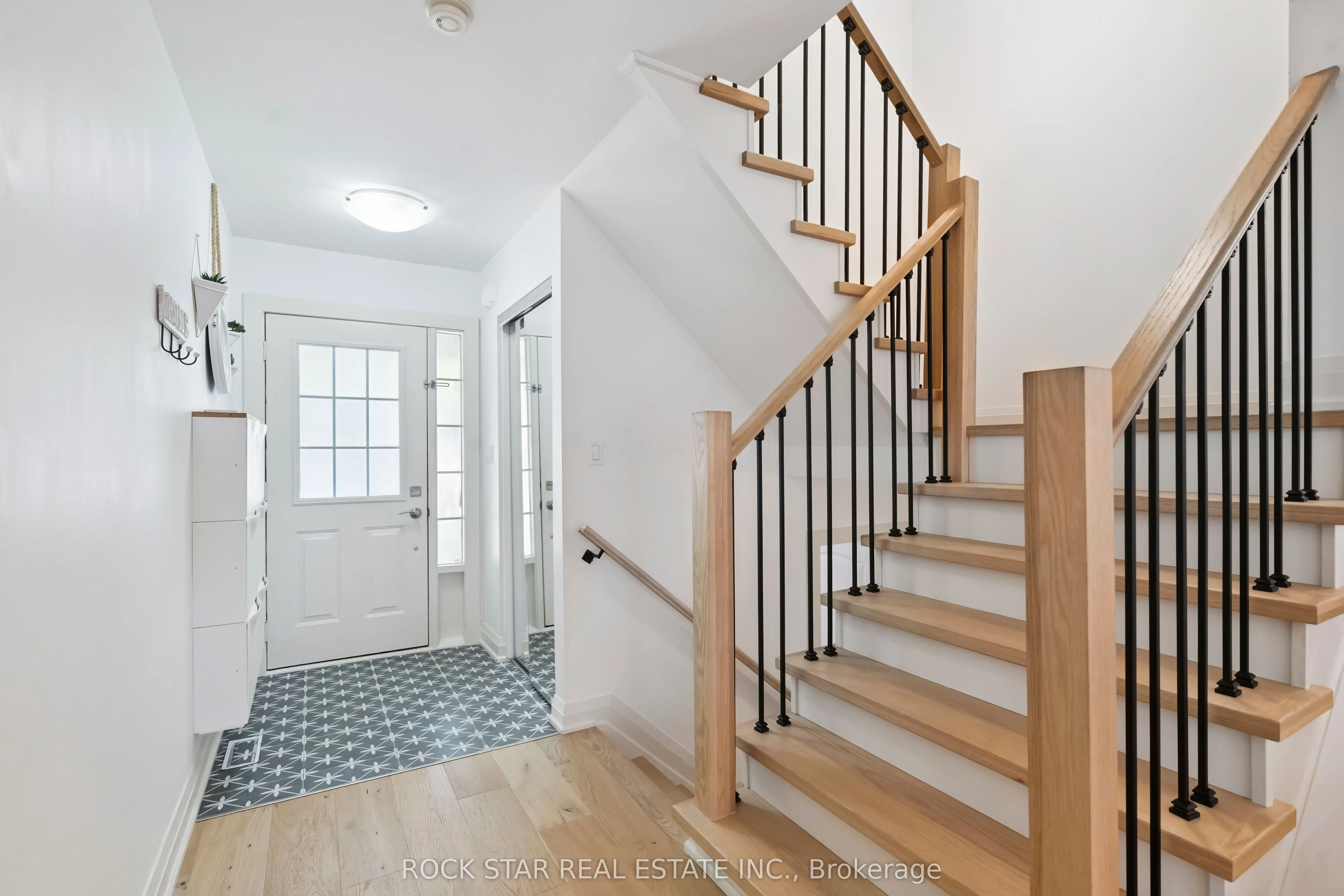 2438 Baintree Crescent