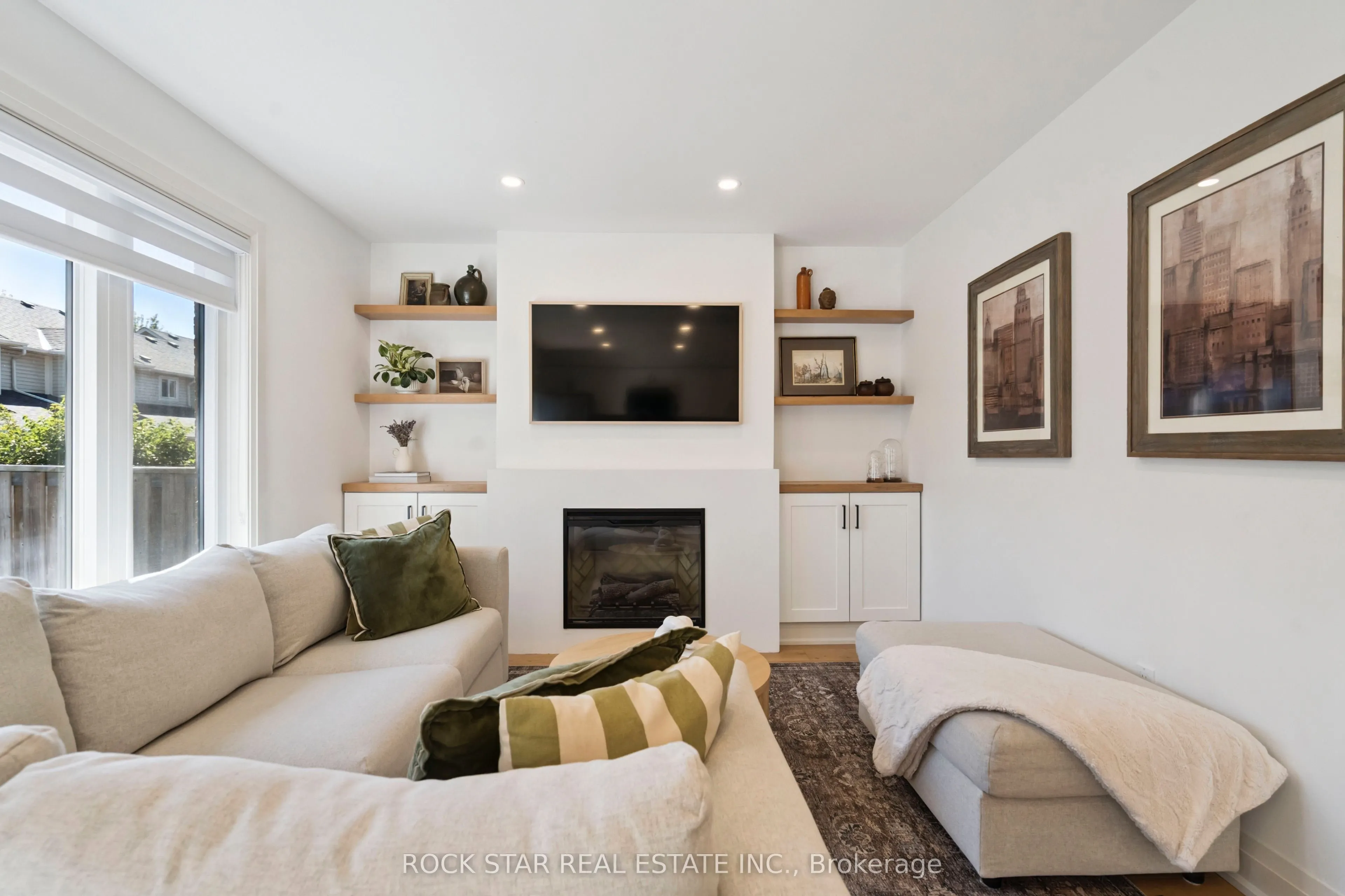 2438 Baintree Crescent