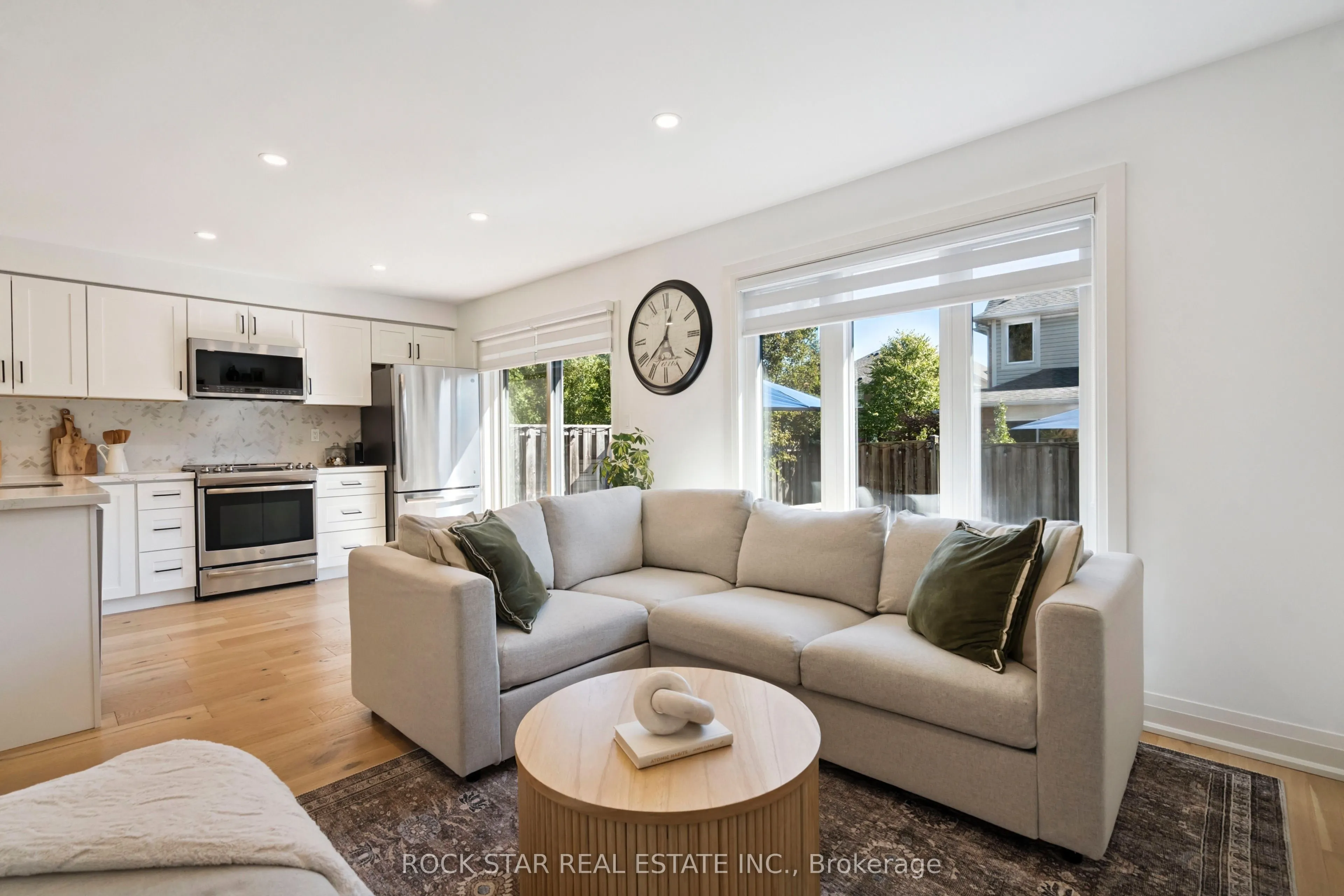 2438 Baintree Crescent