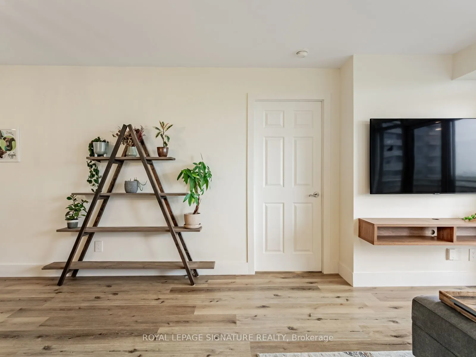 5229 Dundas Street, #507