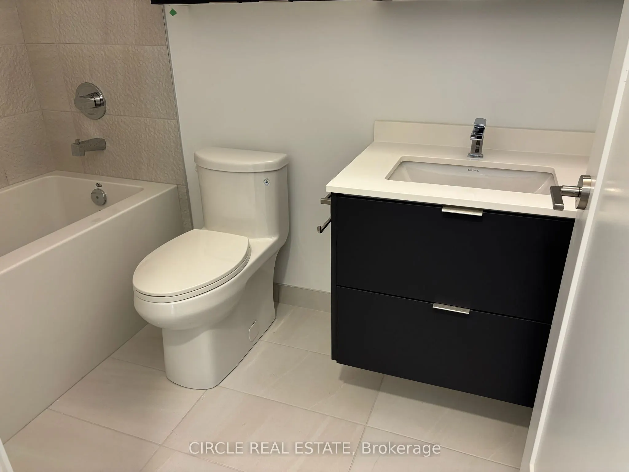 5105 Hurontario Street, #404