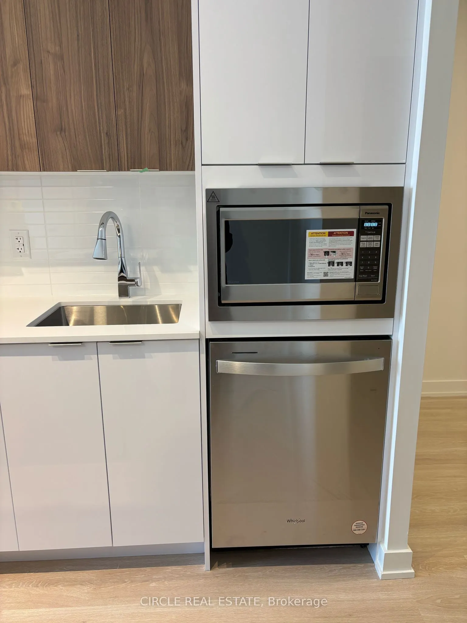 5105 Hurontario Street, #404