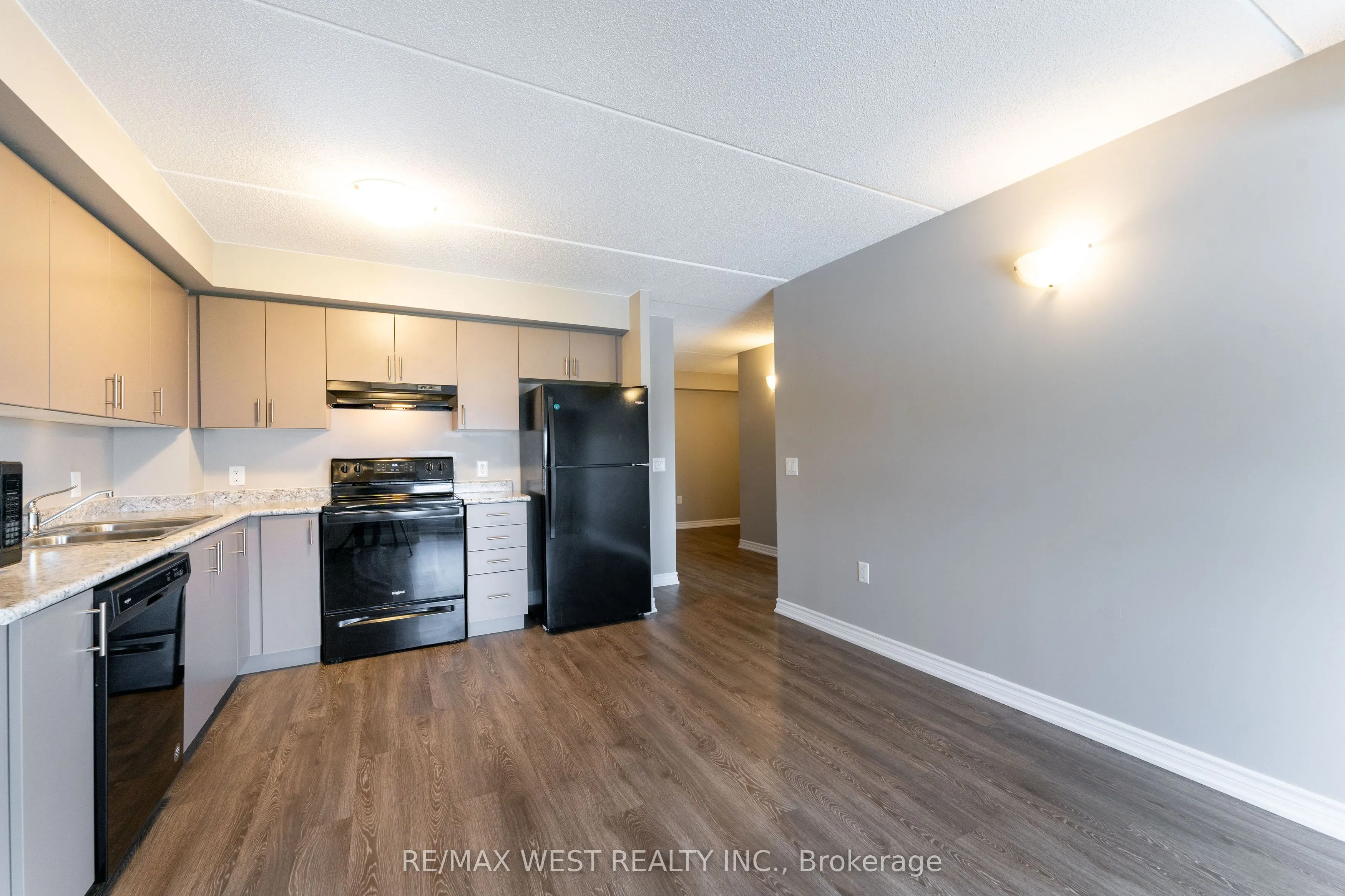 716 Main Street, #910