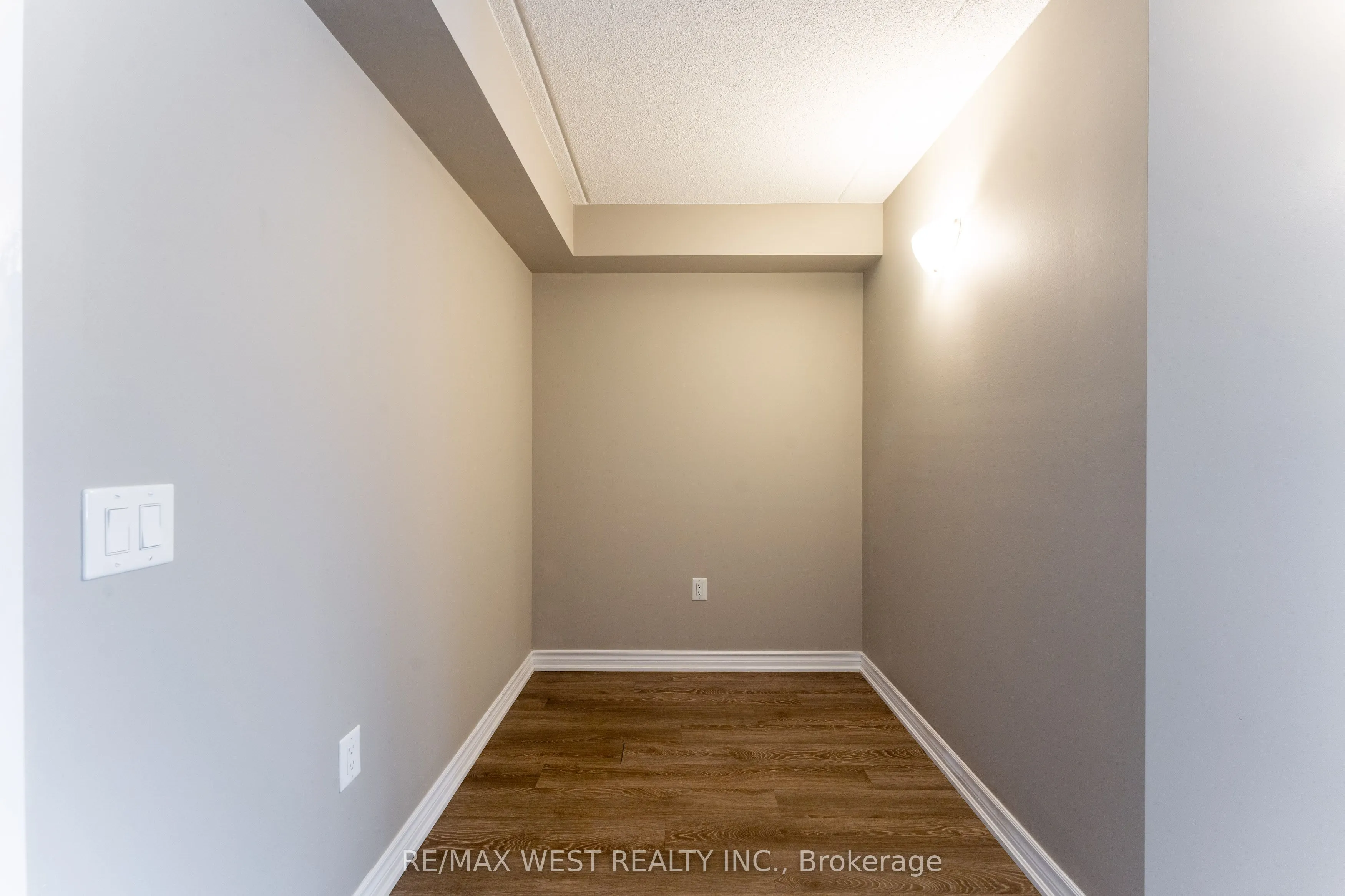 716 Main Street, #910