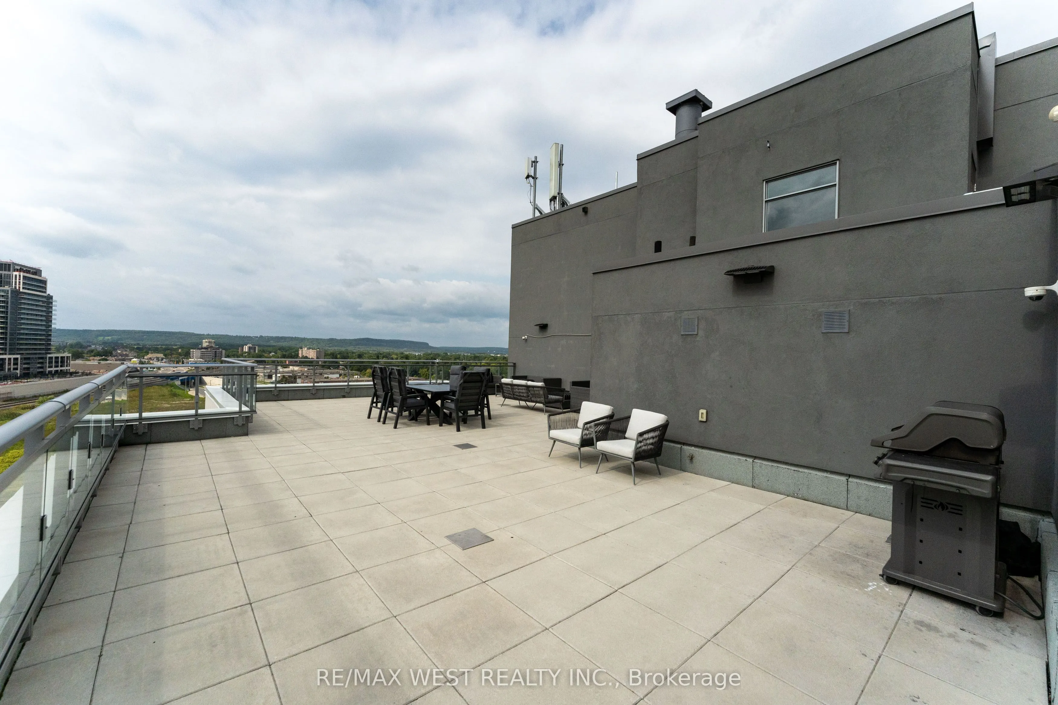 716 Main Street, #910