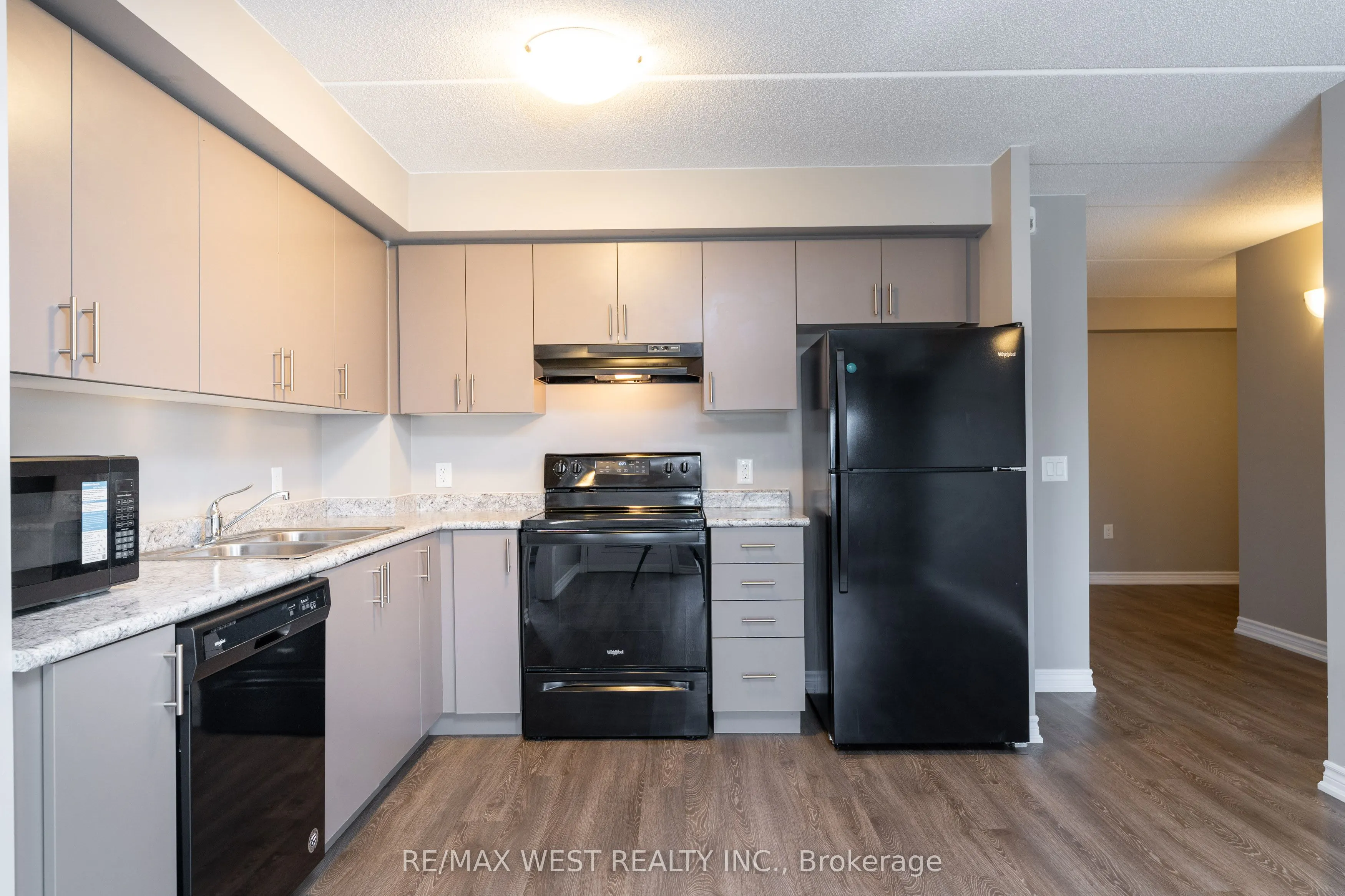 716 Main Street, #910