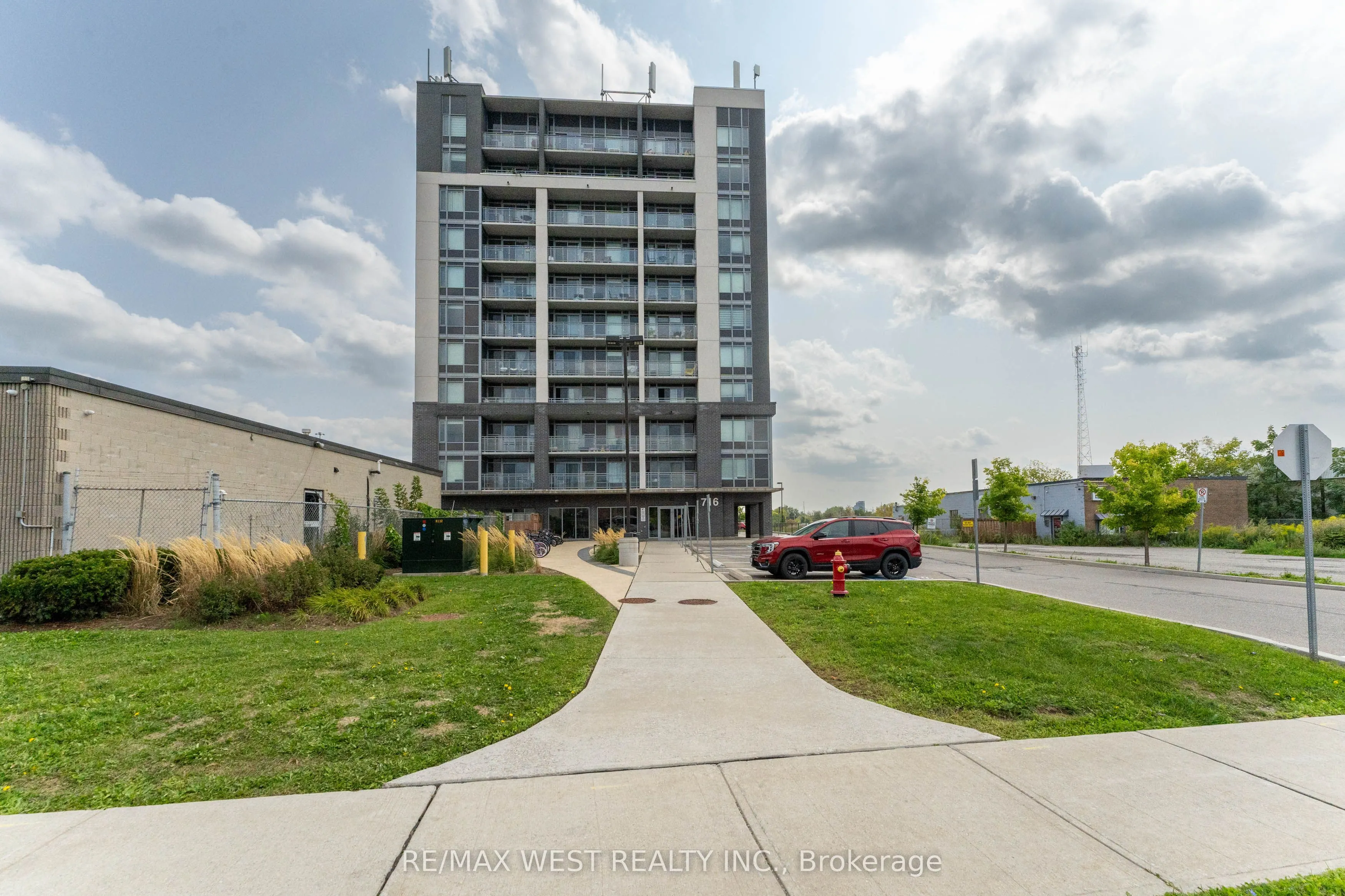 716 Main Street, #910