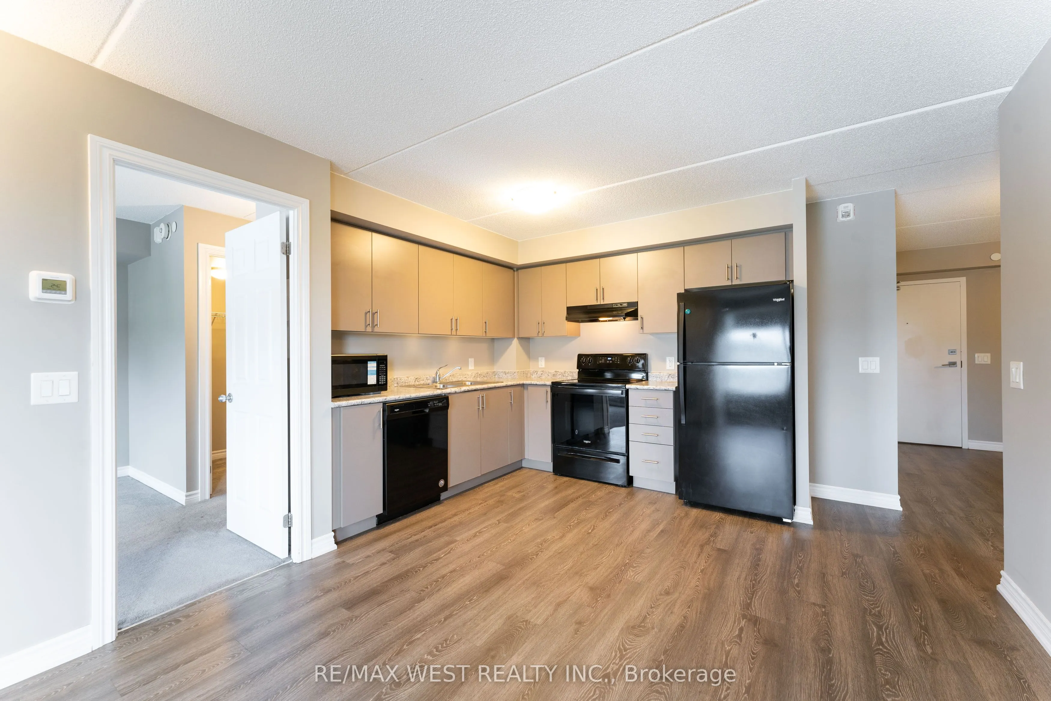 716 Main Street, #910