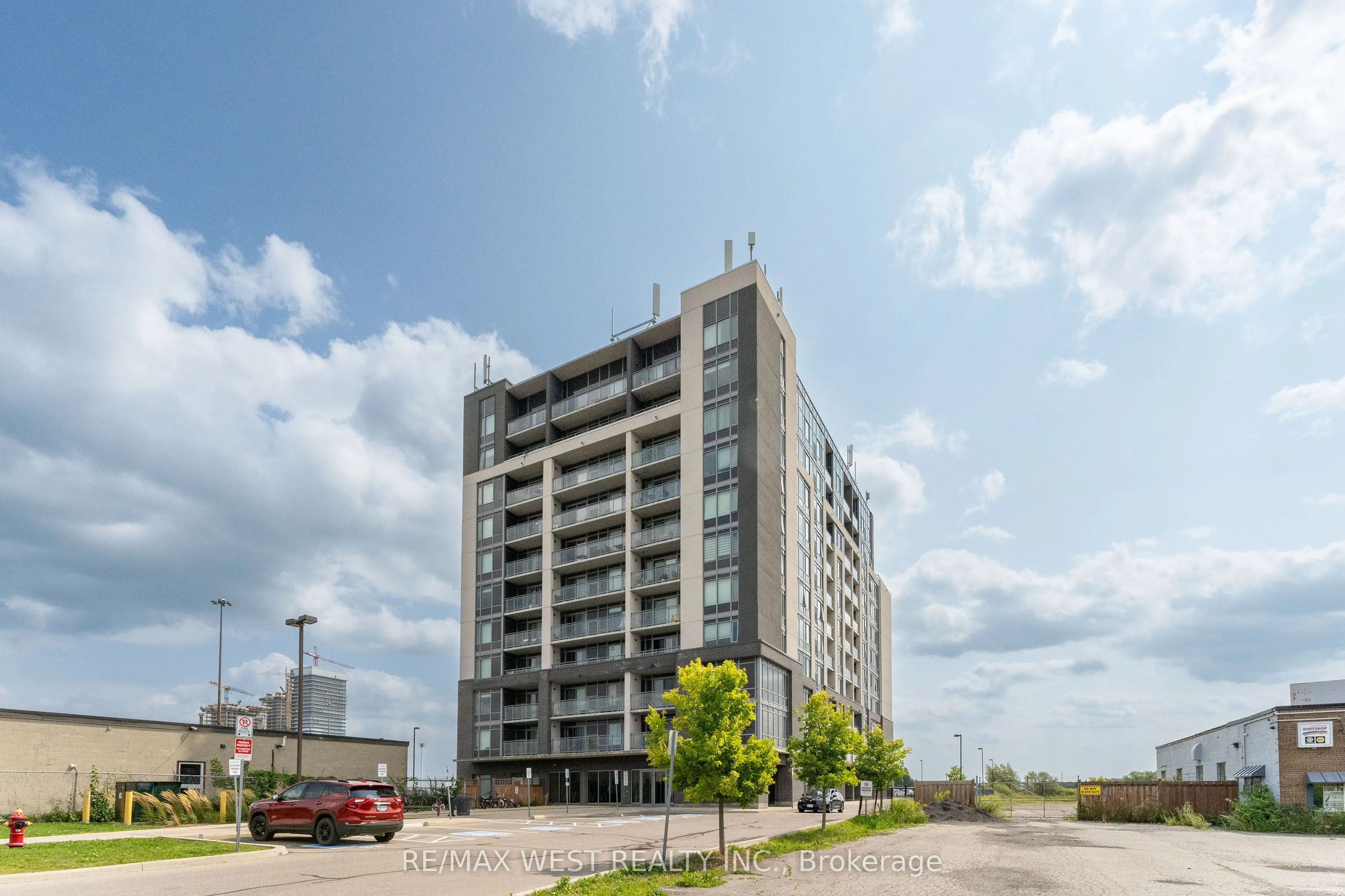 716 Main Street, #910