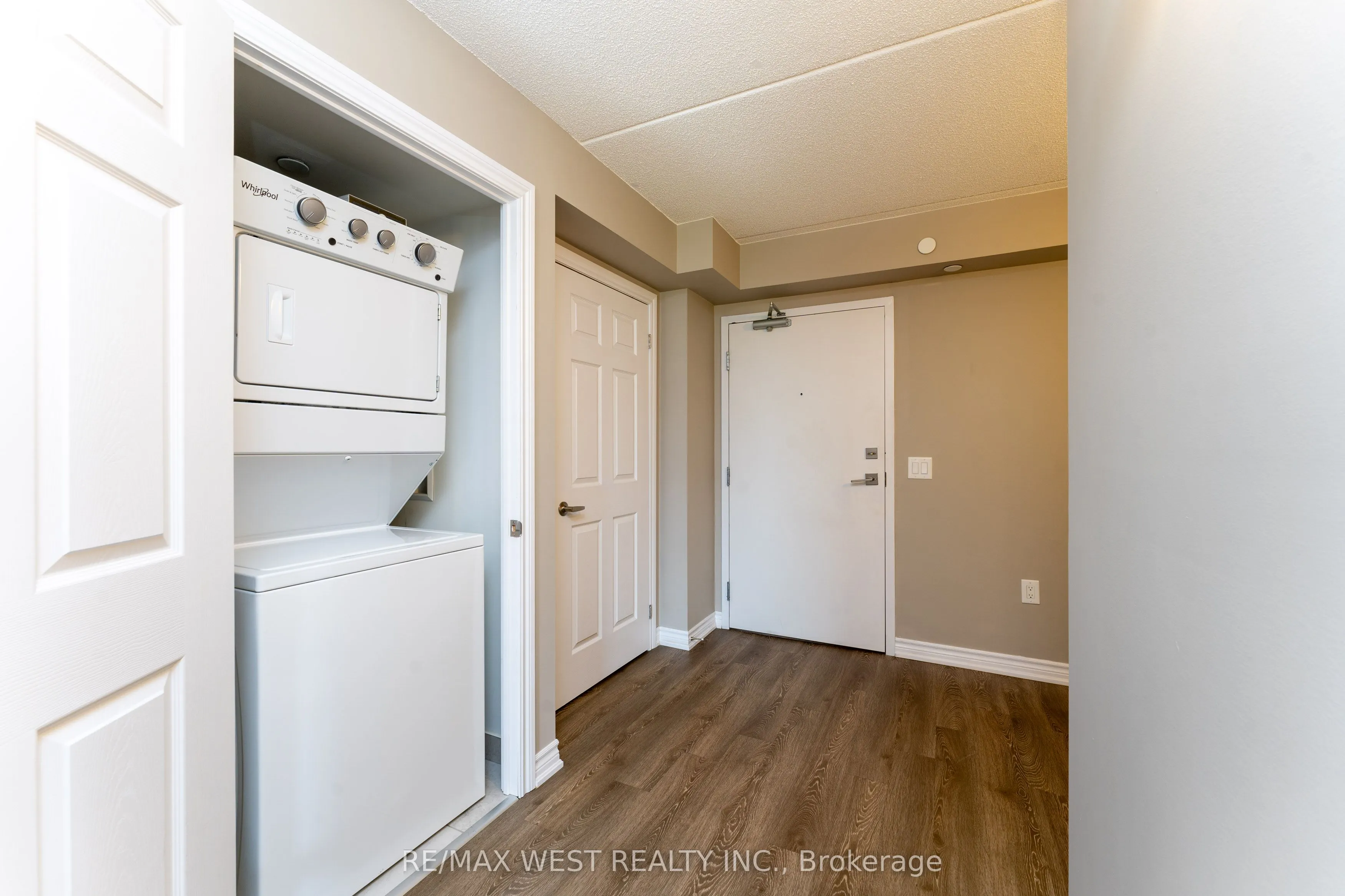 716 Main Street, #910