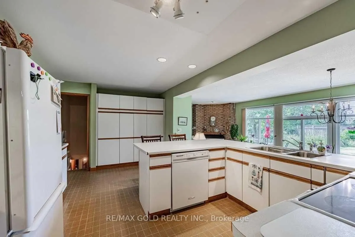 378 Sandlewood Road