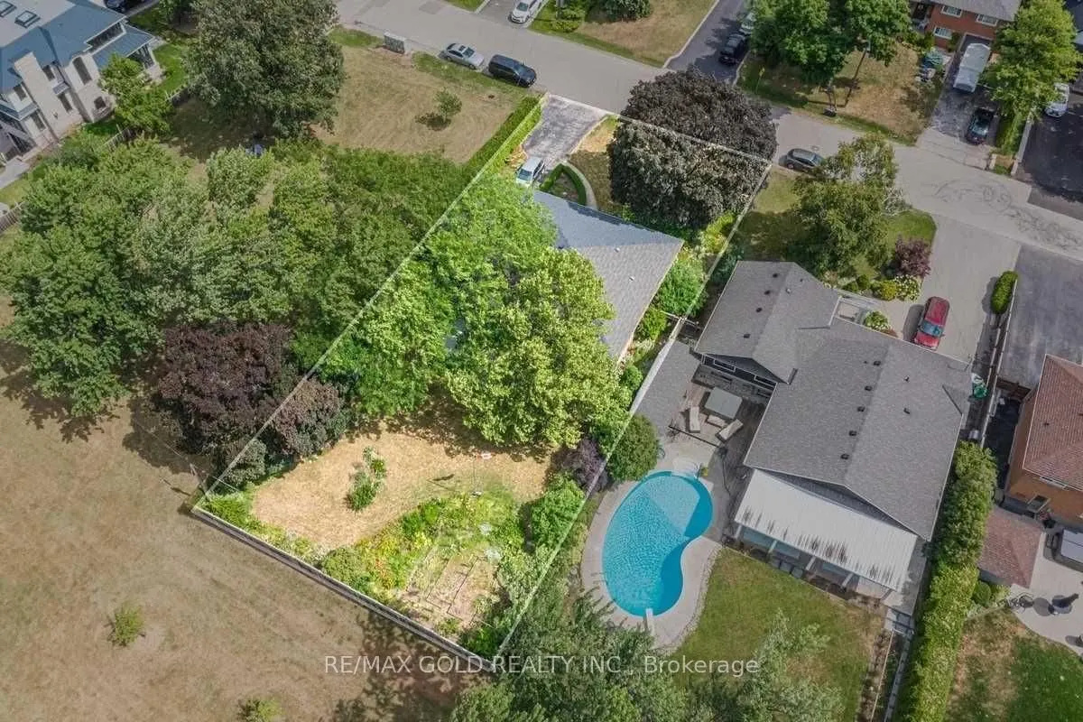 378 Sandlewood Road